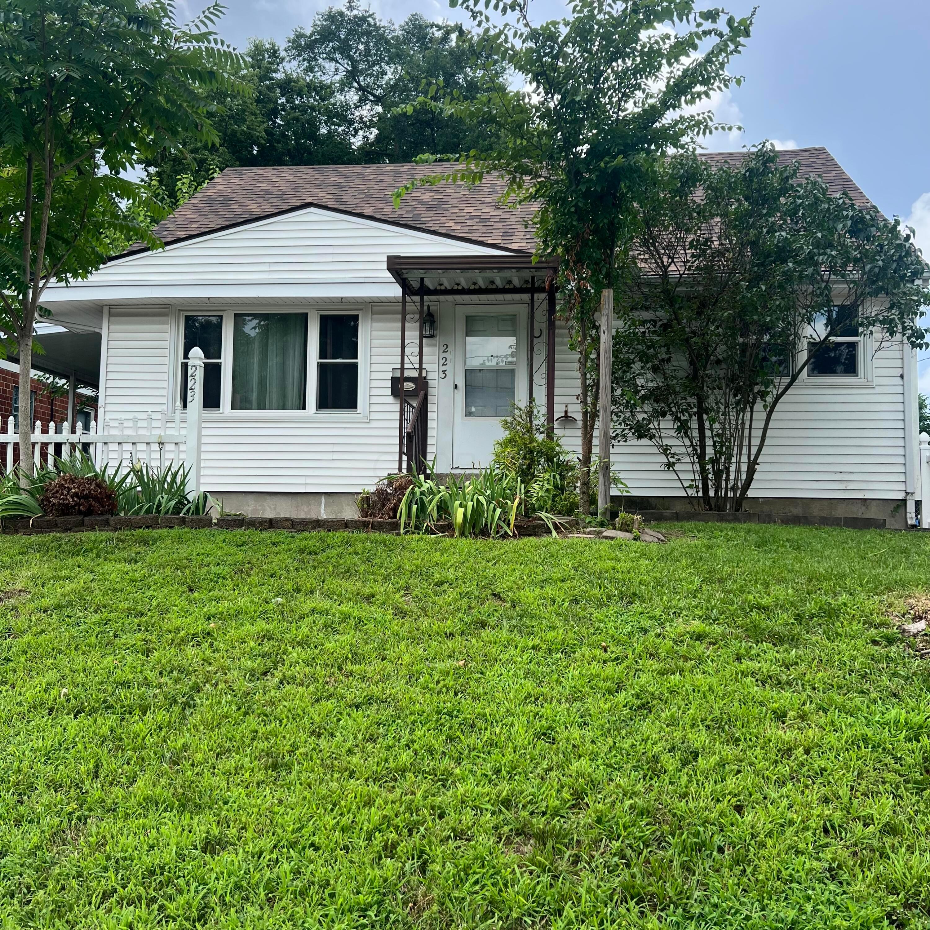 223 N Cherrywood Avenue Property Photo