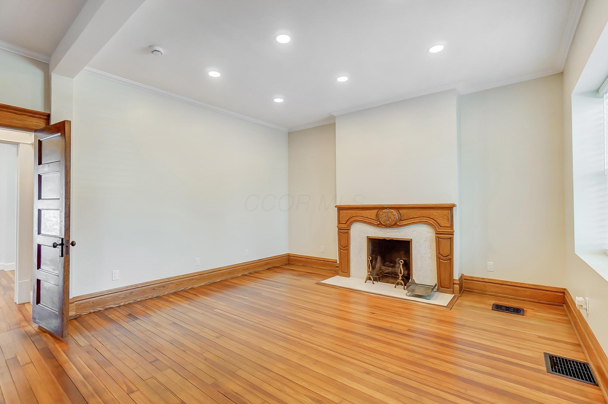 1021 E Livingston Avenue Property Photo 8