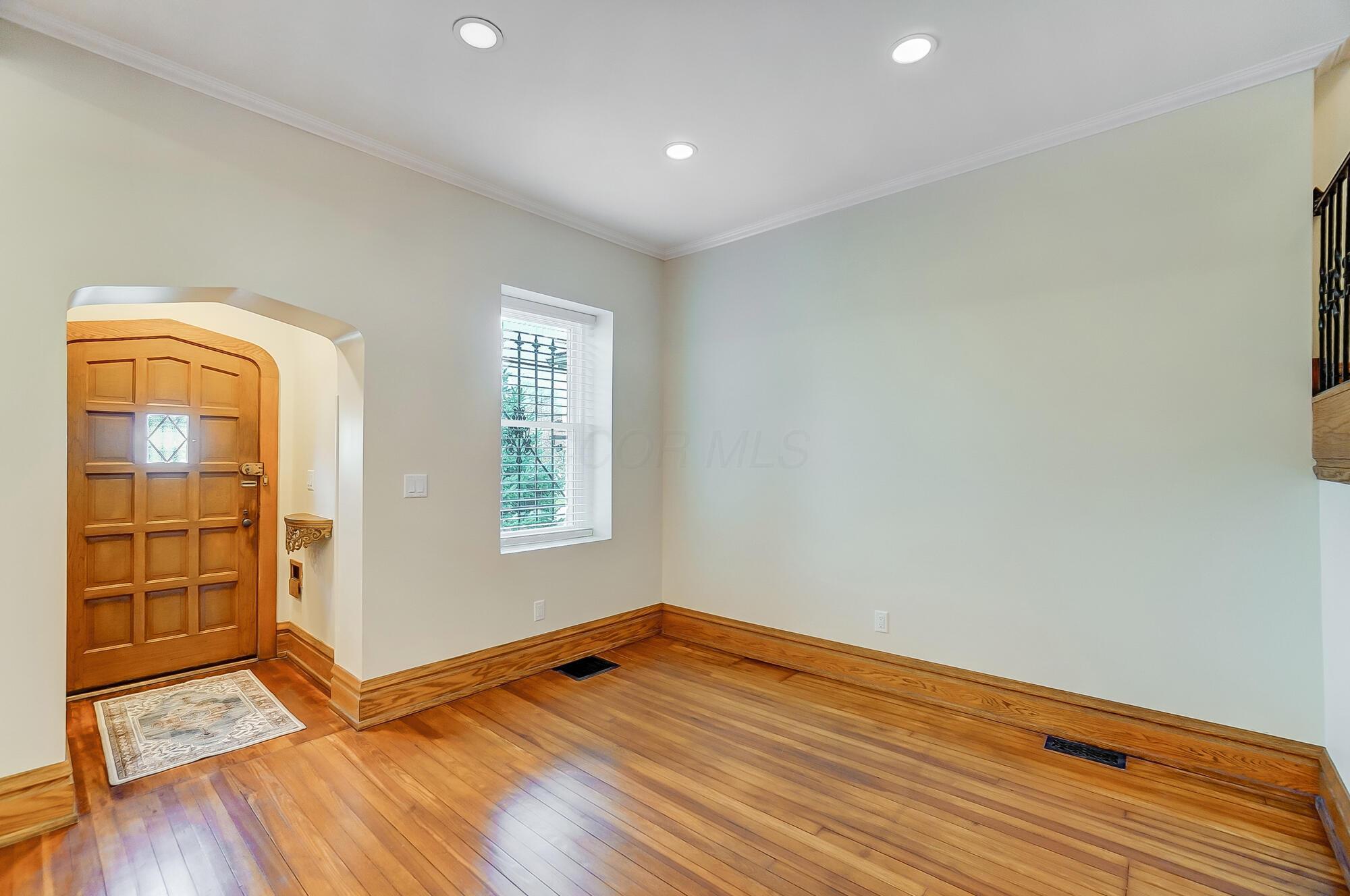 1021 E Livingston Avenue Property Photo 14