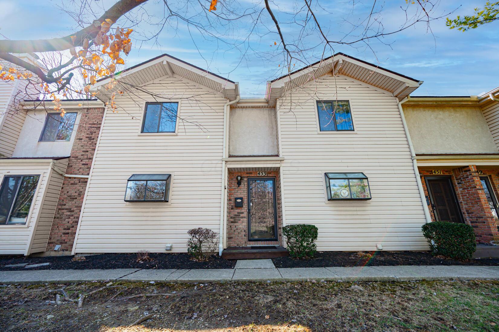 453 E North Street Property Photo 4