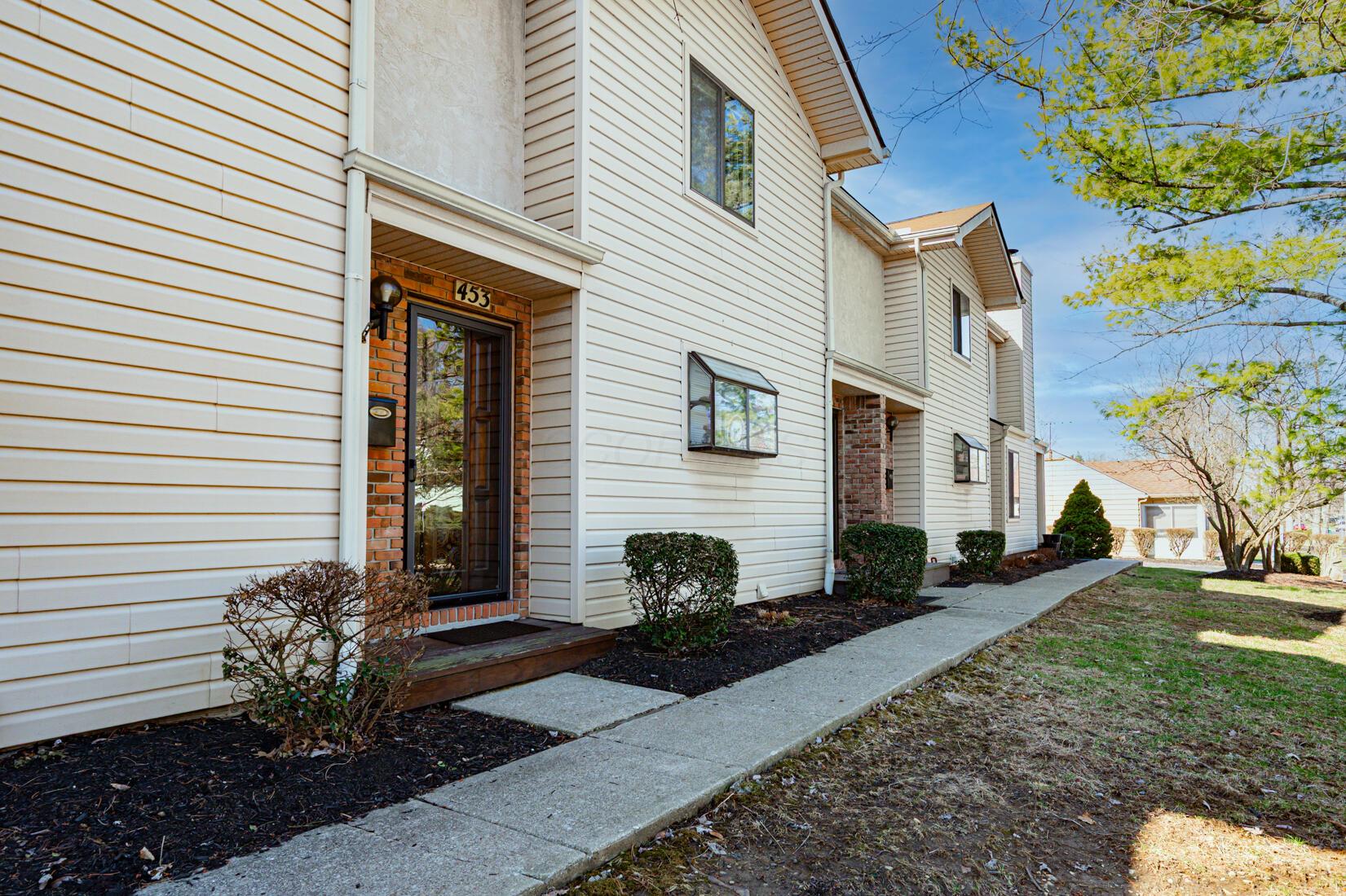 453 E North Street Property Photo 5