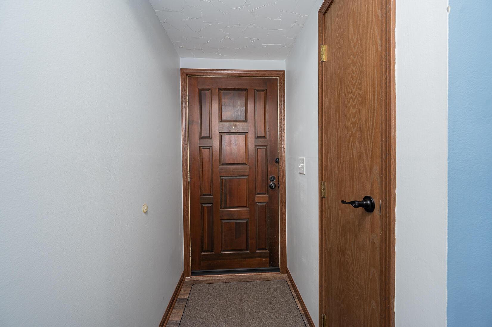 453 E North Street Property Photo 8