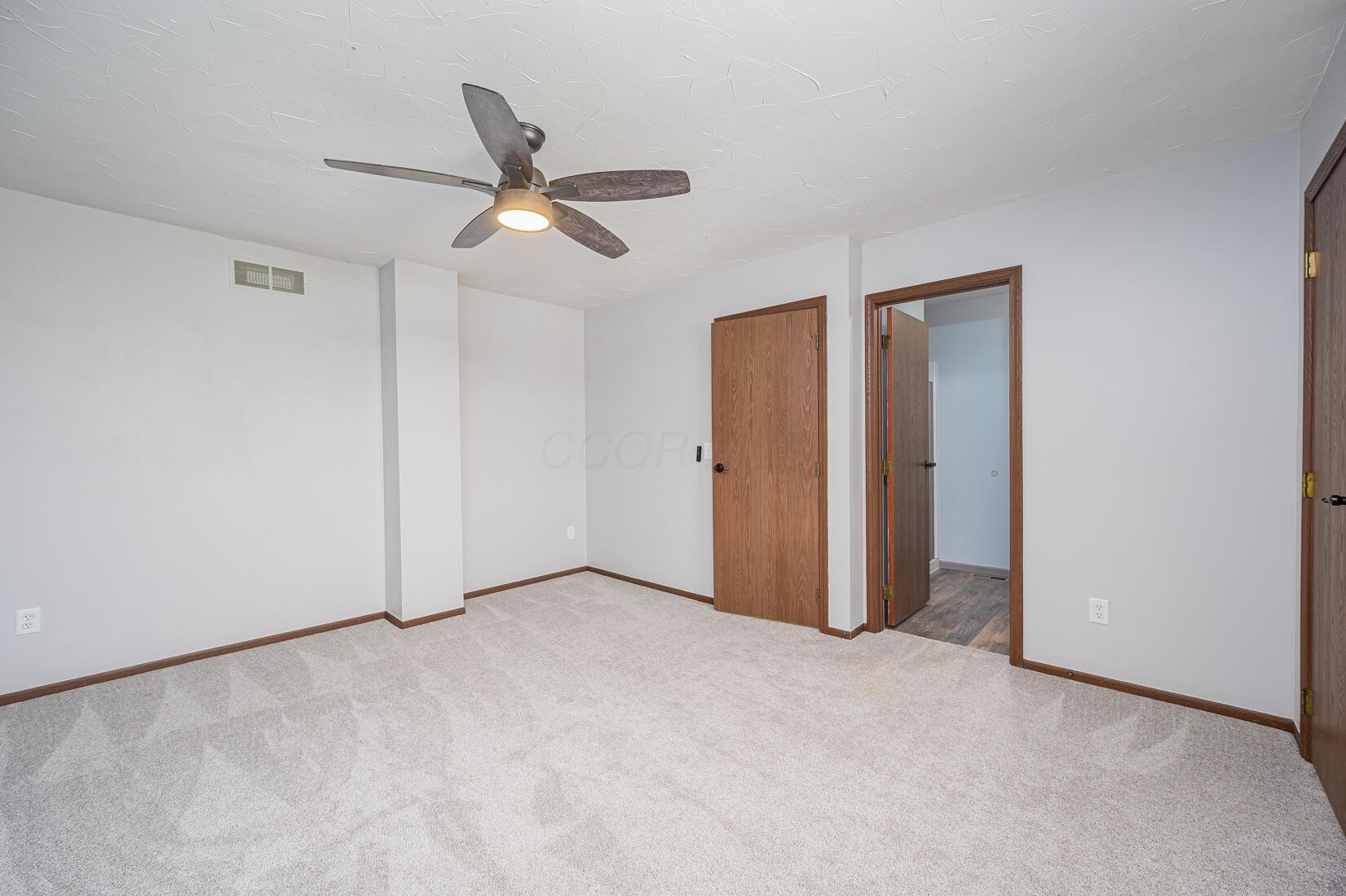 453 E North Street Property Photo 23