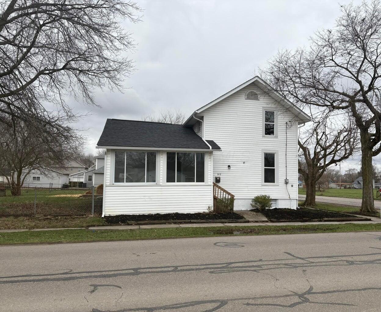 309 E Mark Street Property Photo 2