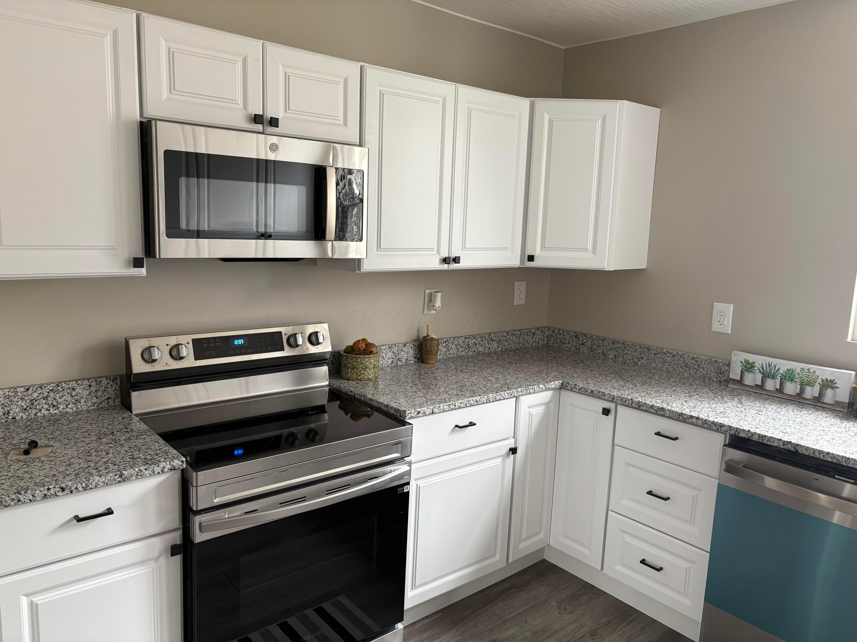 309 E Mark Street Property Photo 10
