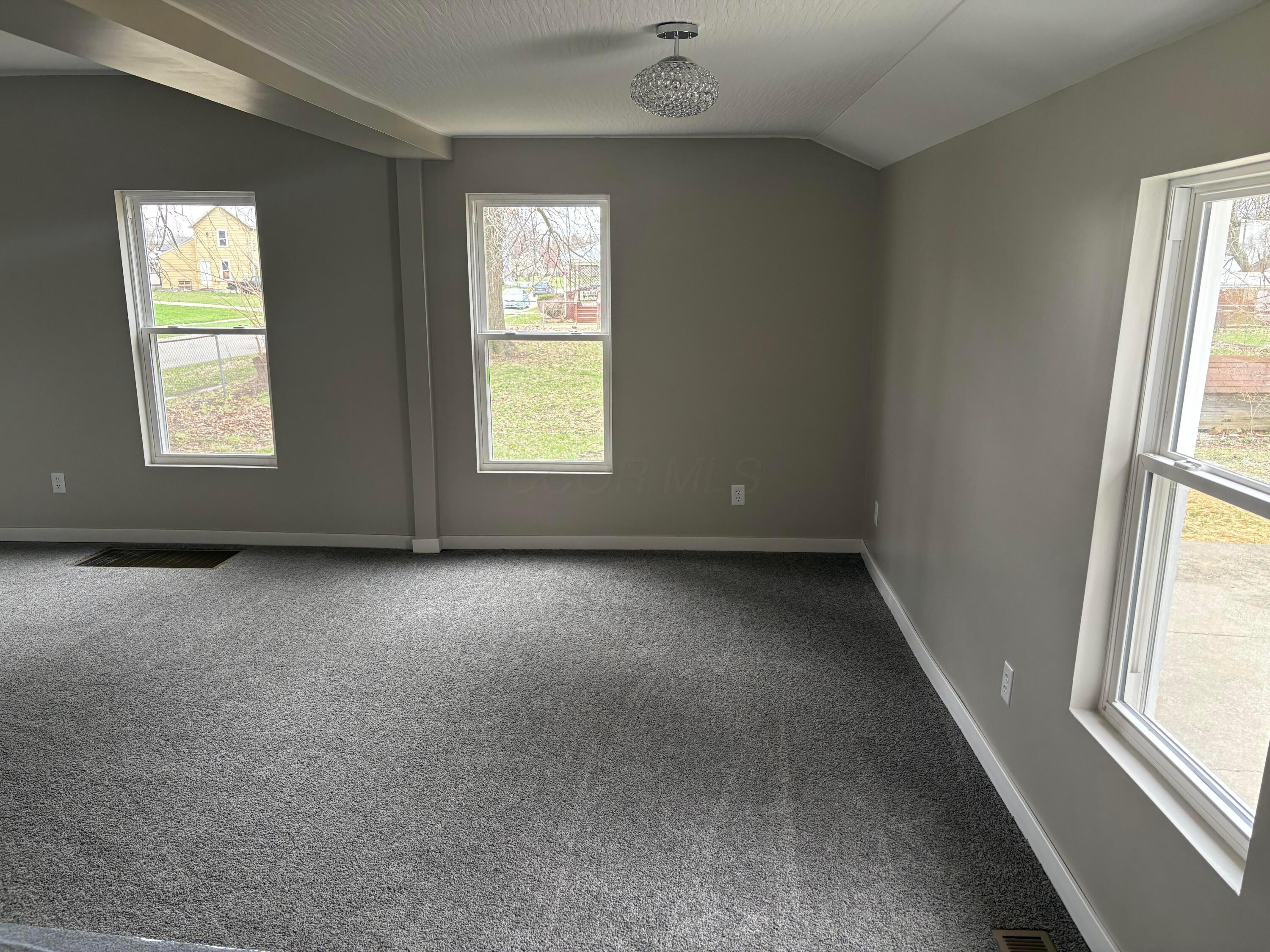 309 E Mark Street Property Photo 11