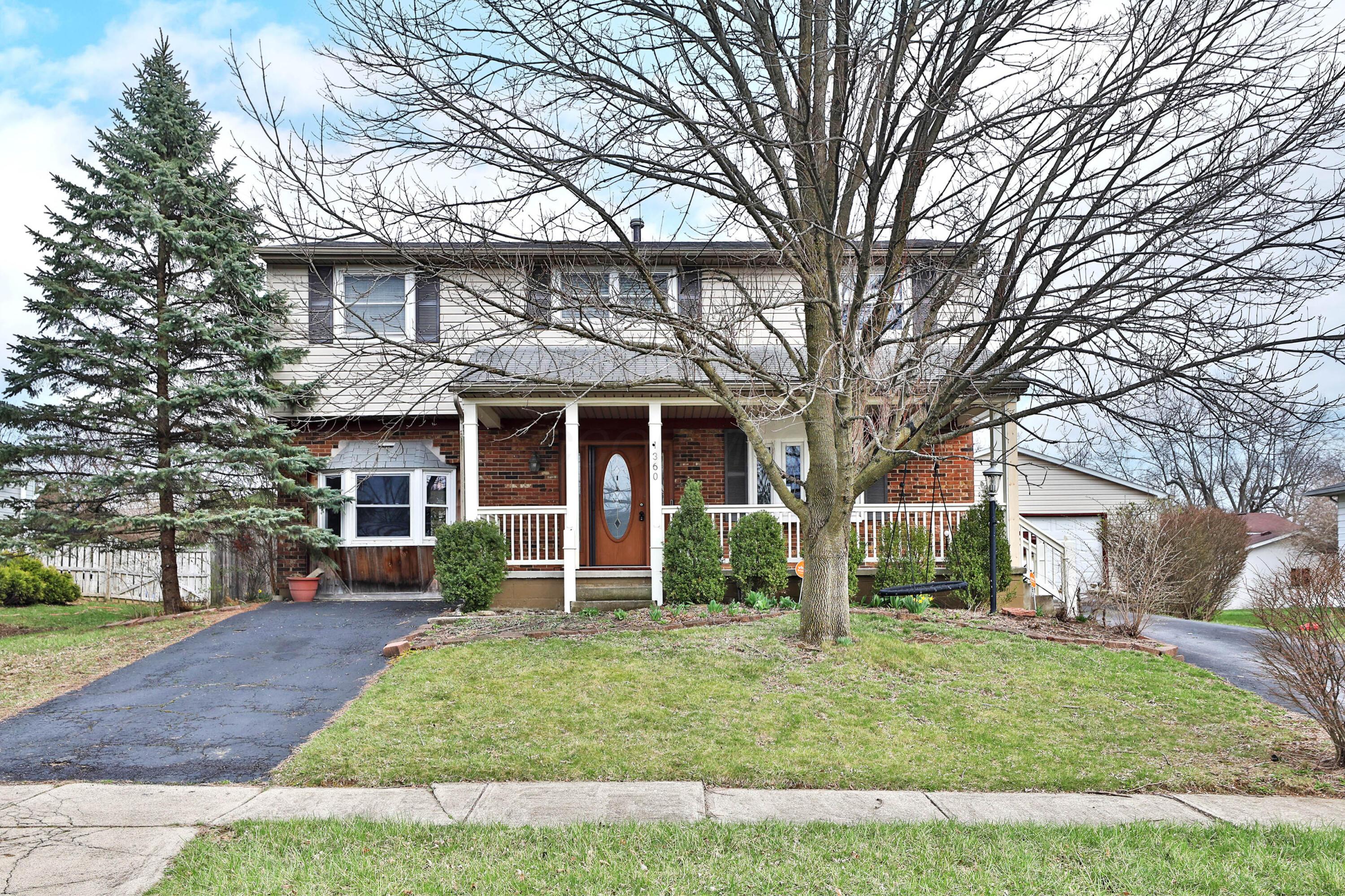1360 Vauxhall Place Property Photo 2