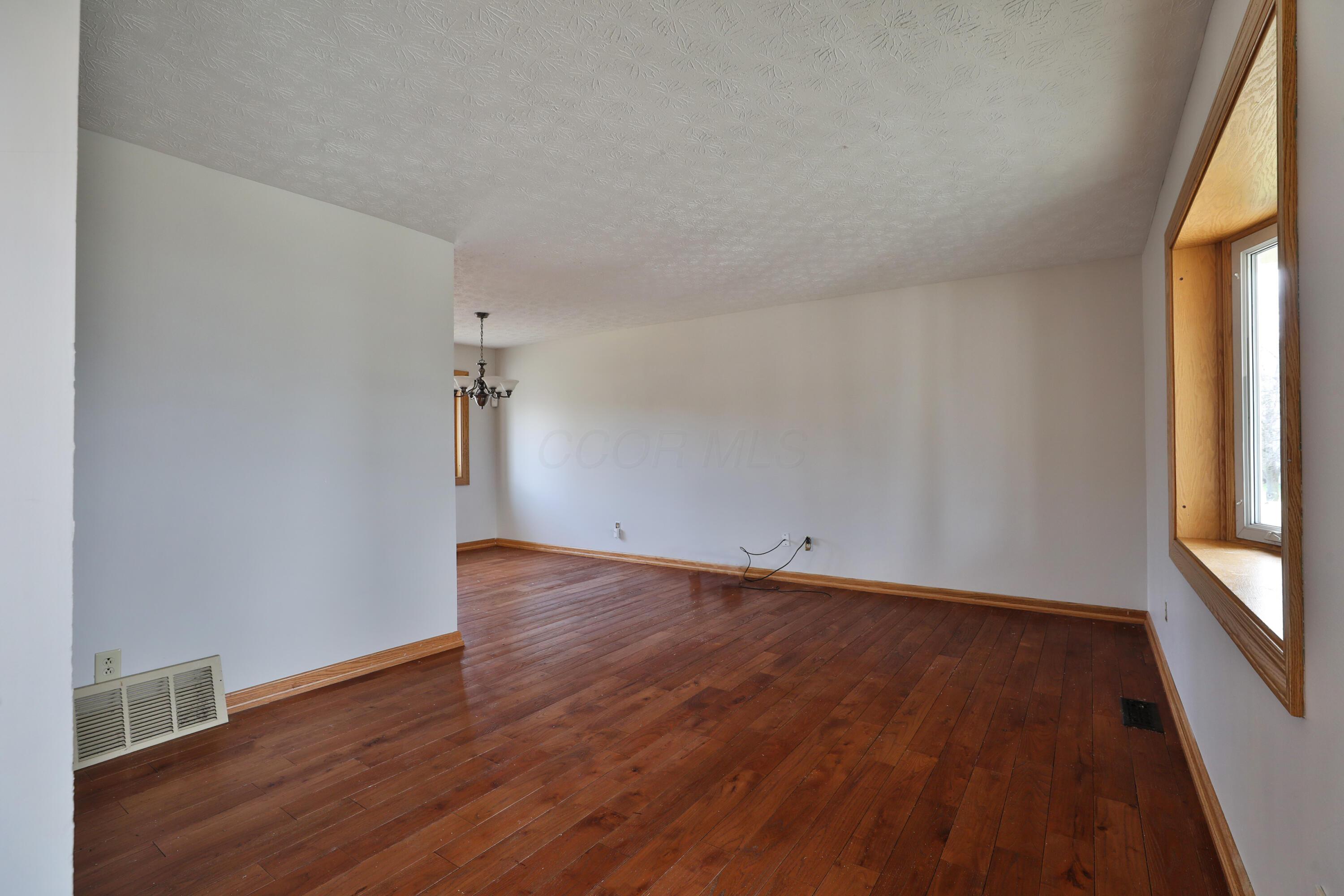 1360 Vauxhall Place Property Photo 8