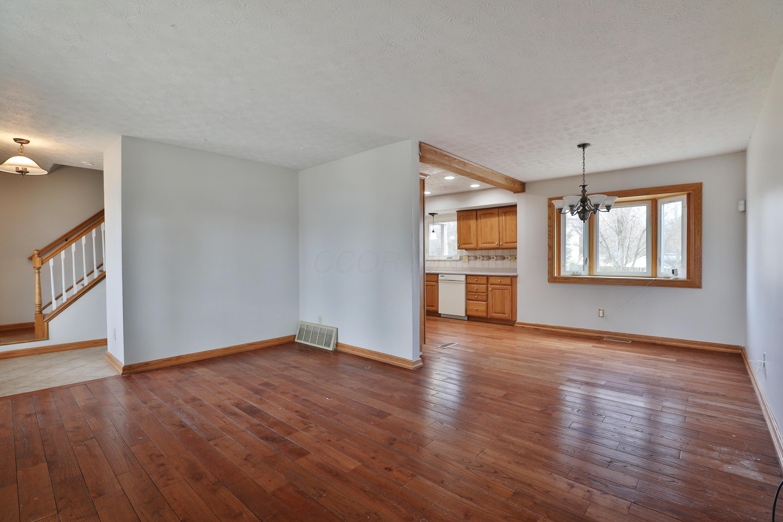 1360 Vauxhall Place Property Photo 12