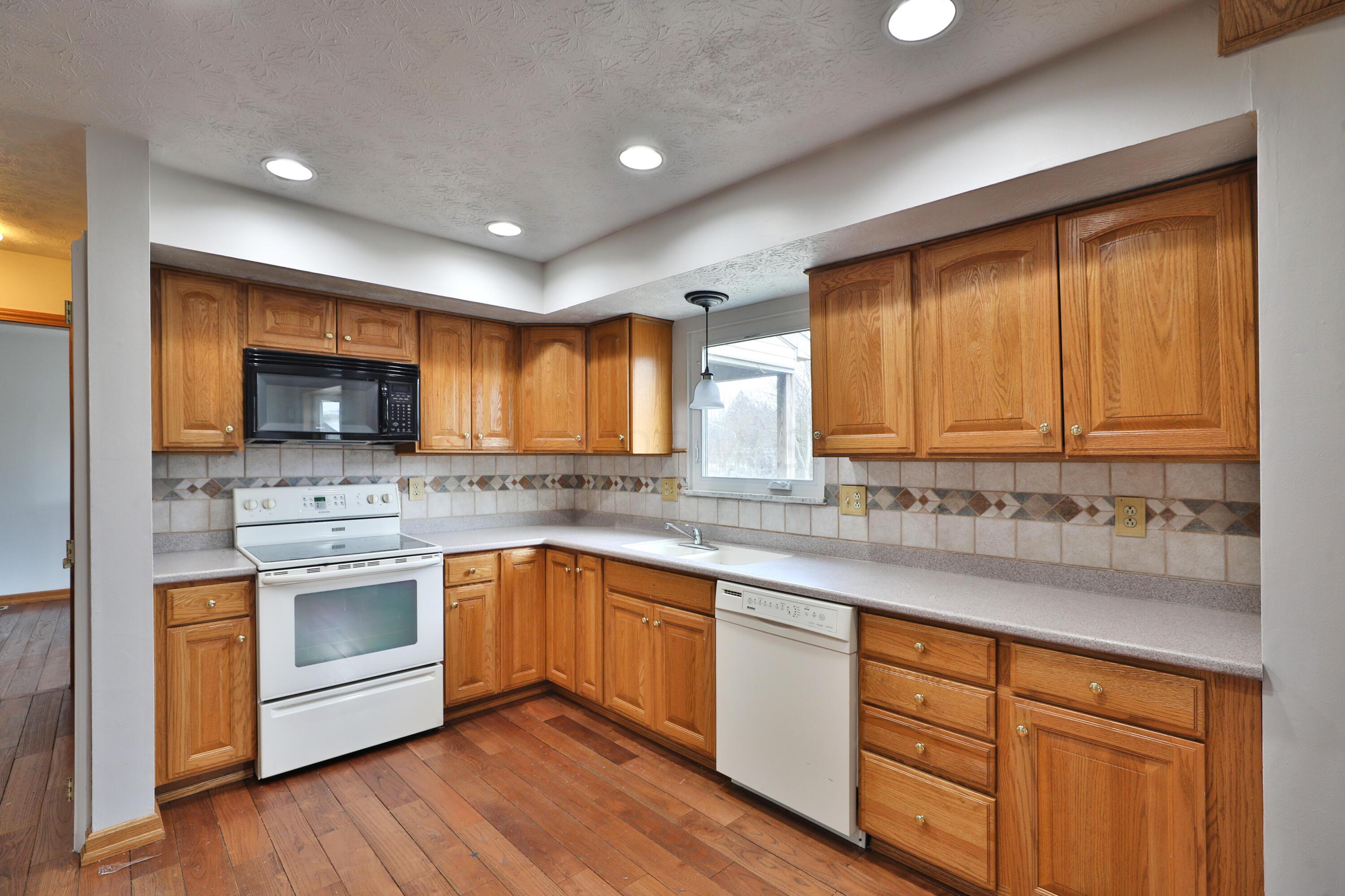1360 Vauxhall Place Property Photo 16