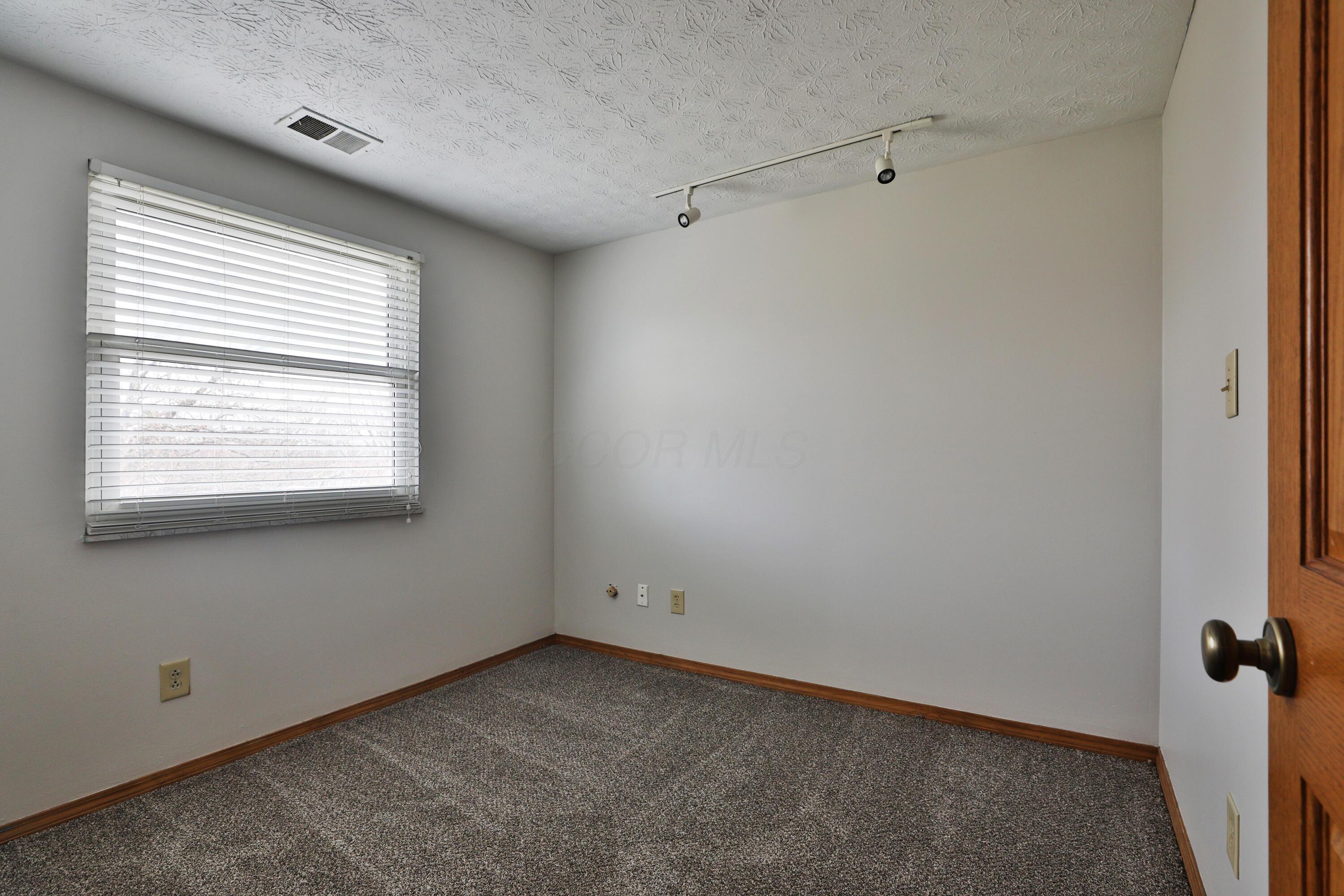1360 Vauxhall Place Property Photo 29