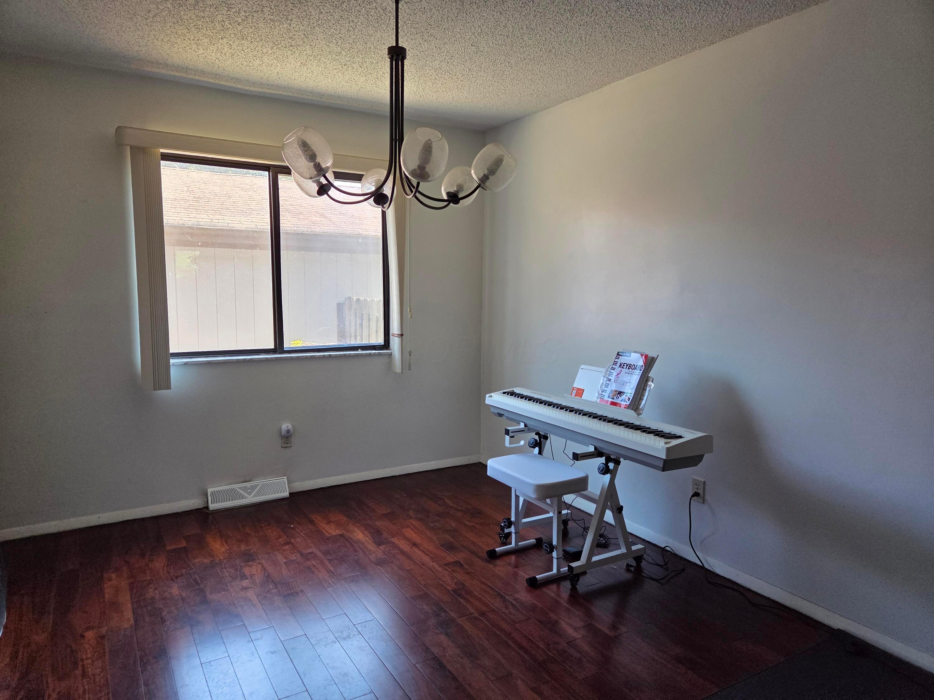 557 Woodingham Place Property Photo 15