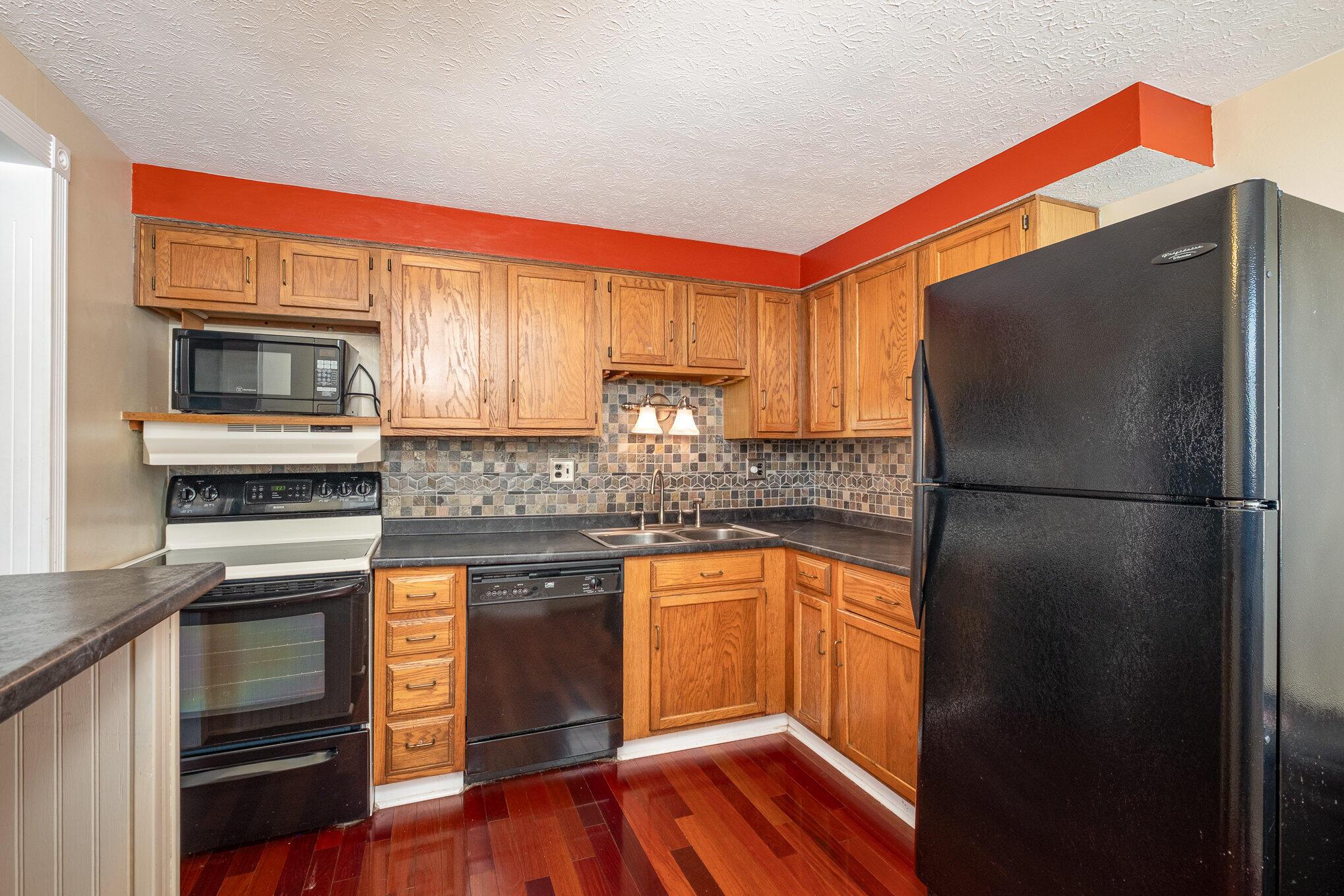8779 Yates Point Court Property Photo 13