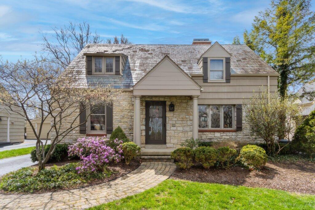 1851 Collingswood Road Property Photo