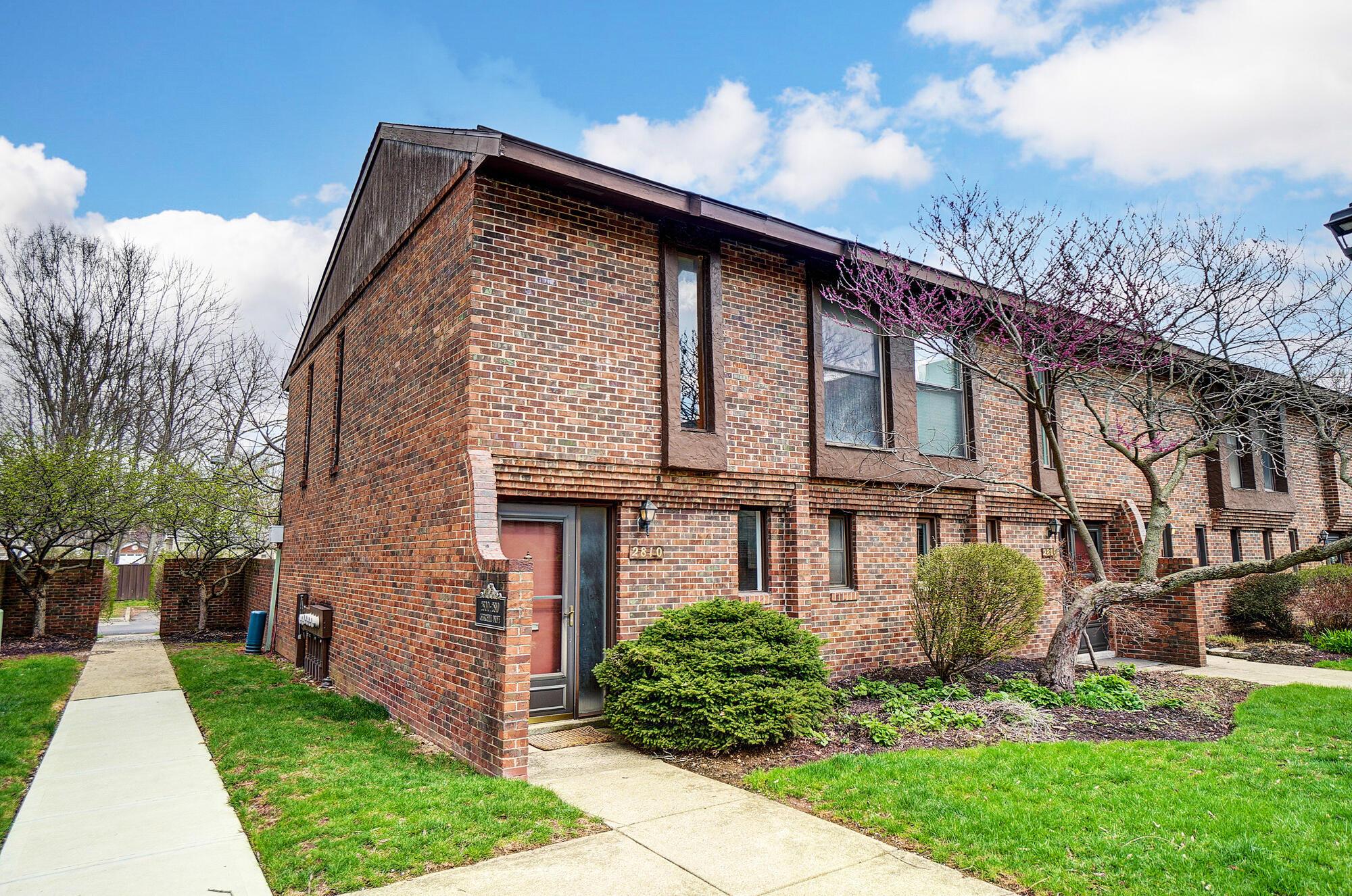 Arlingtowne Condo Real Estate Listings Main Image