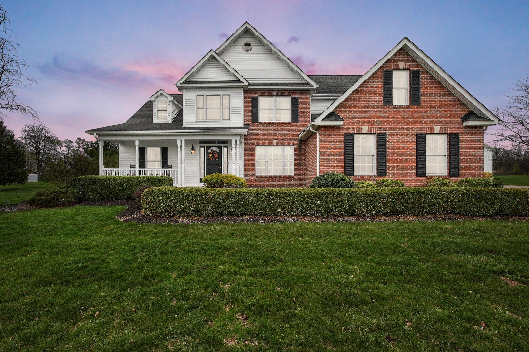 Amazing Country Living Real Estate Listings Main Image
