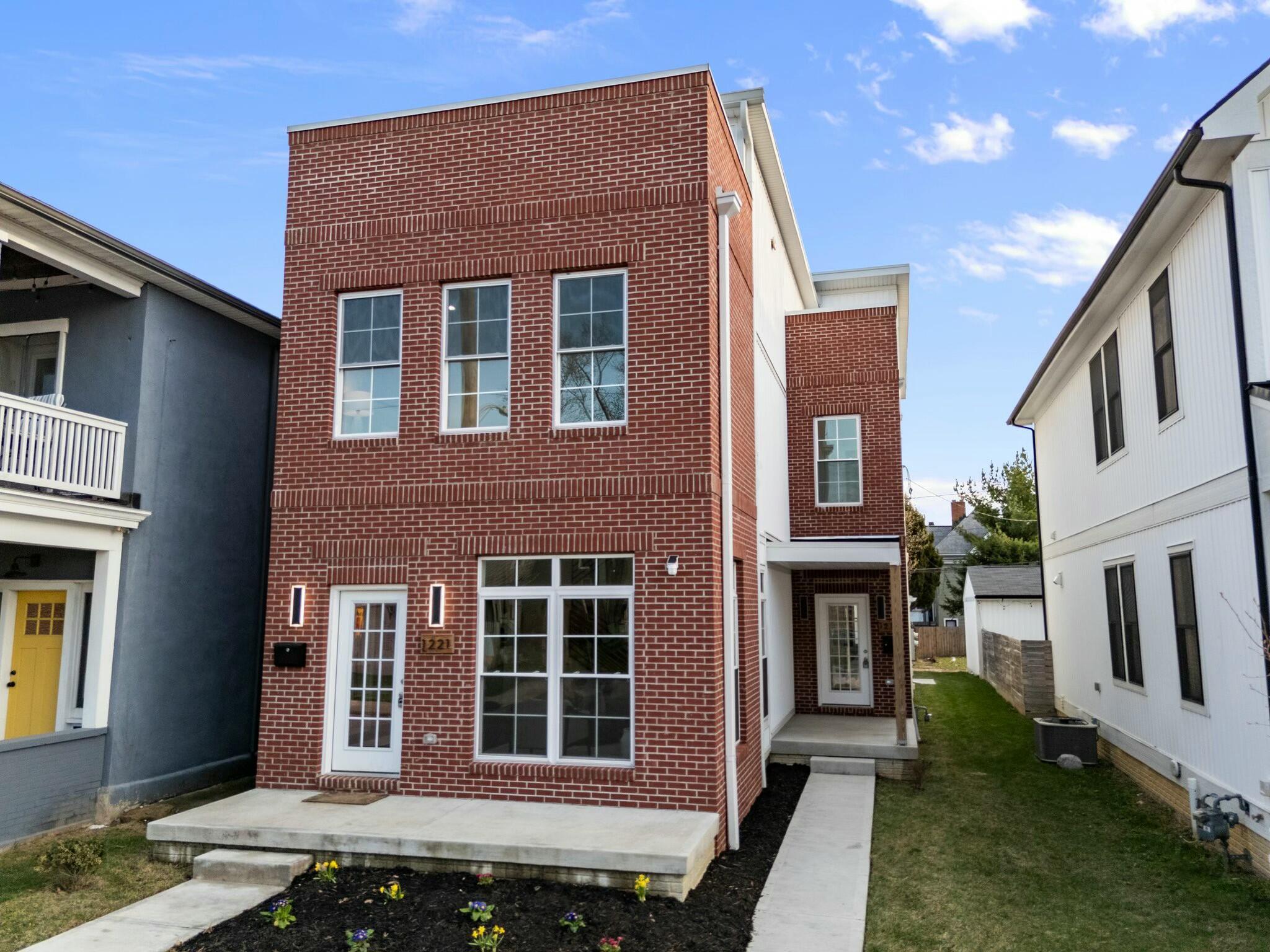 1219 Oak Street Property Photo 1