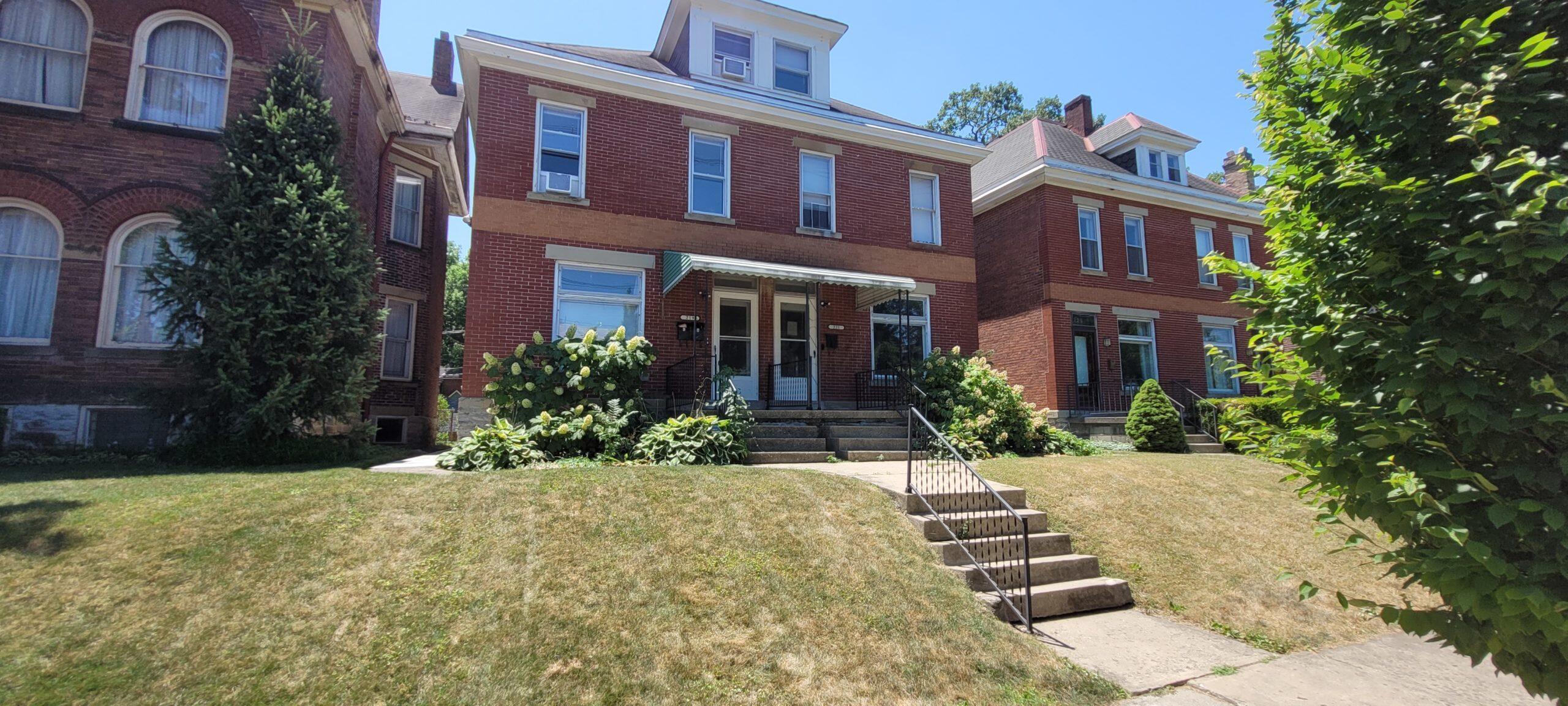 219-221 W 1st Avenue Property Photo