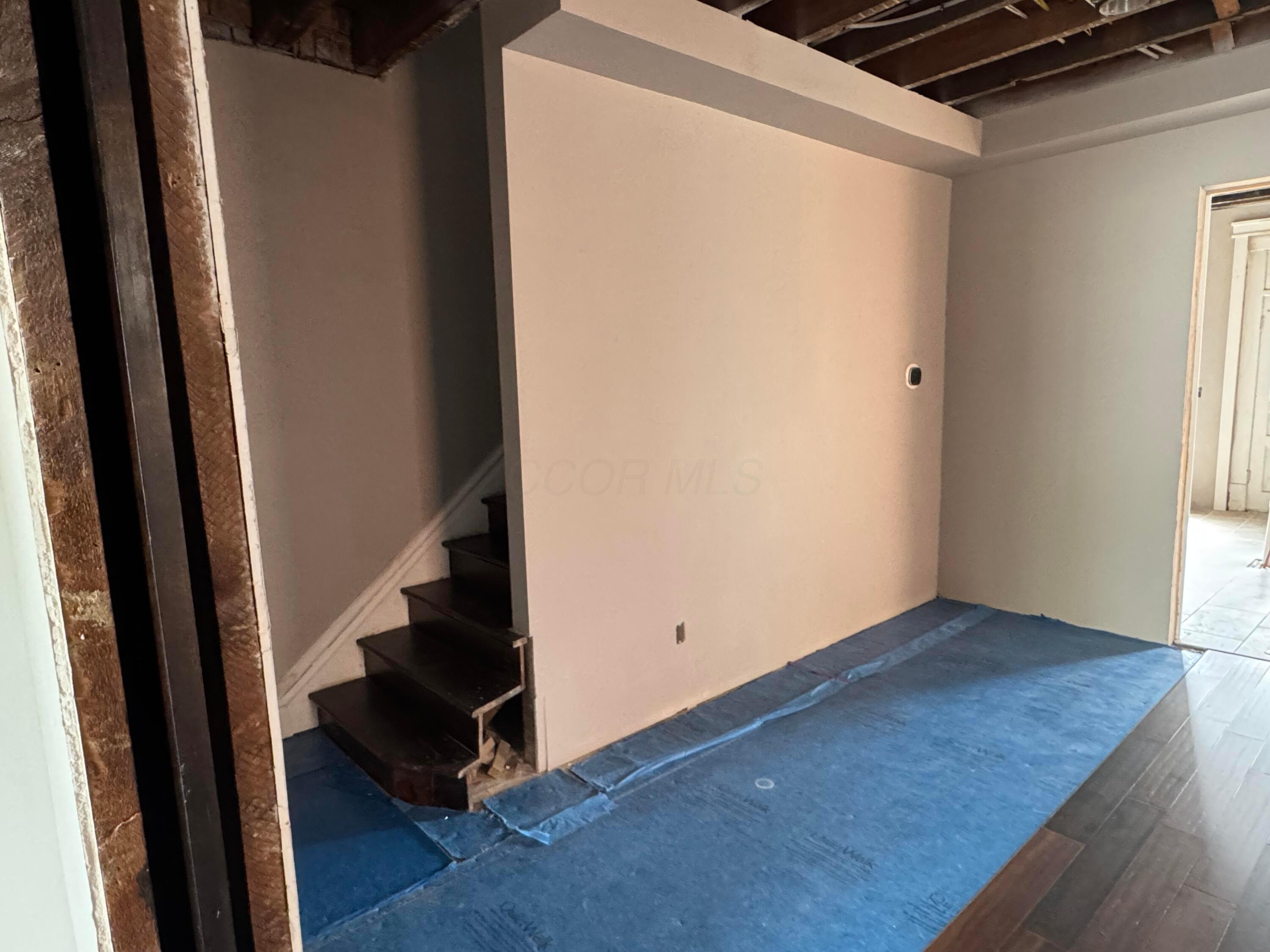 219-221 W 1st Avenue Property Photo 15