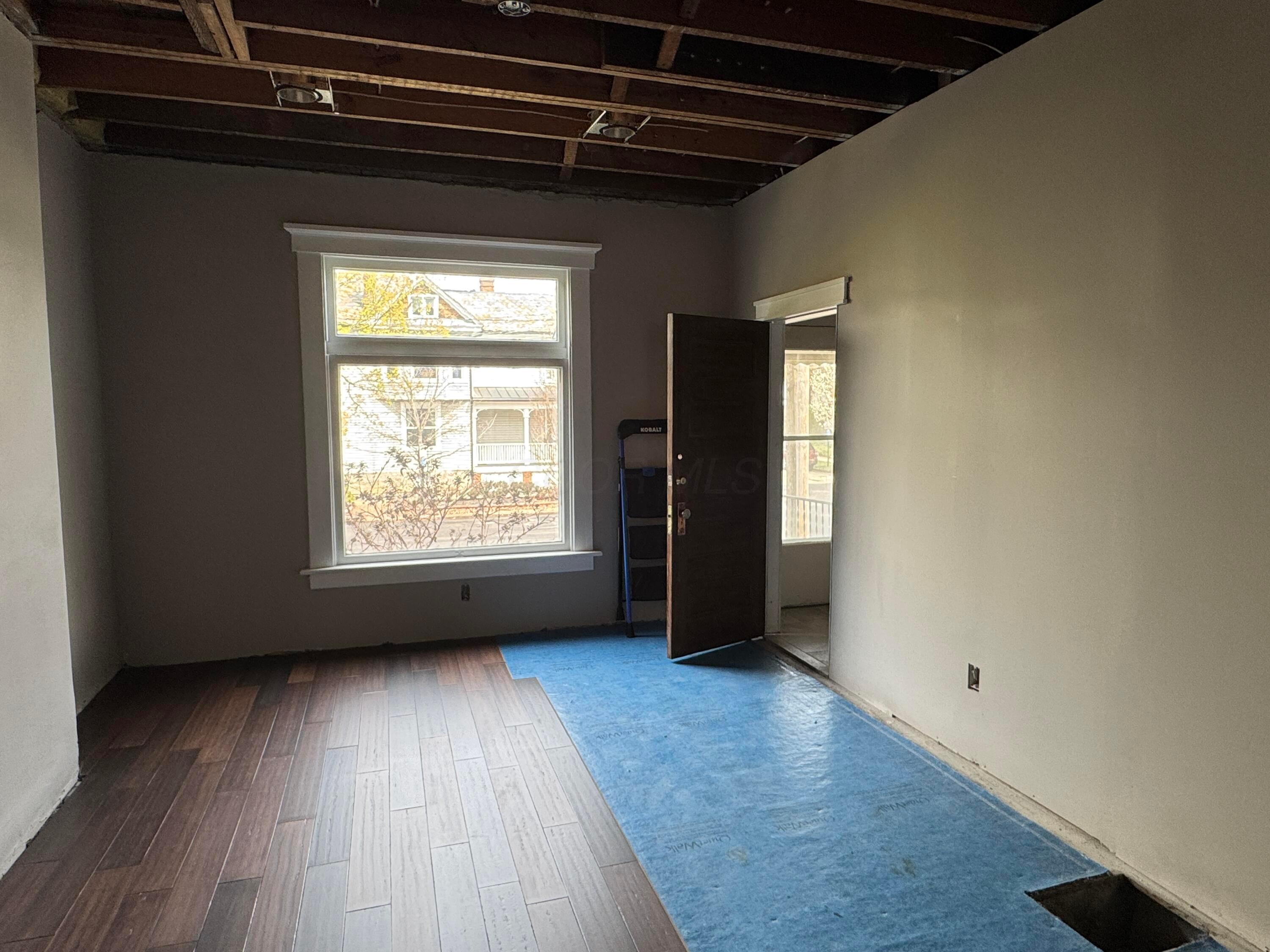 219-221 W 1st Avenue Property Photo 18
