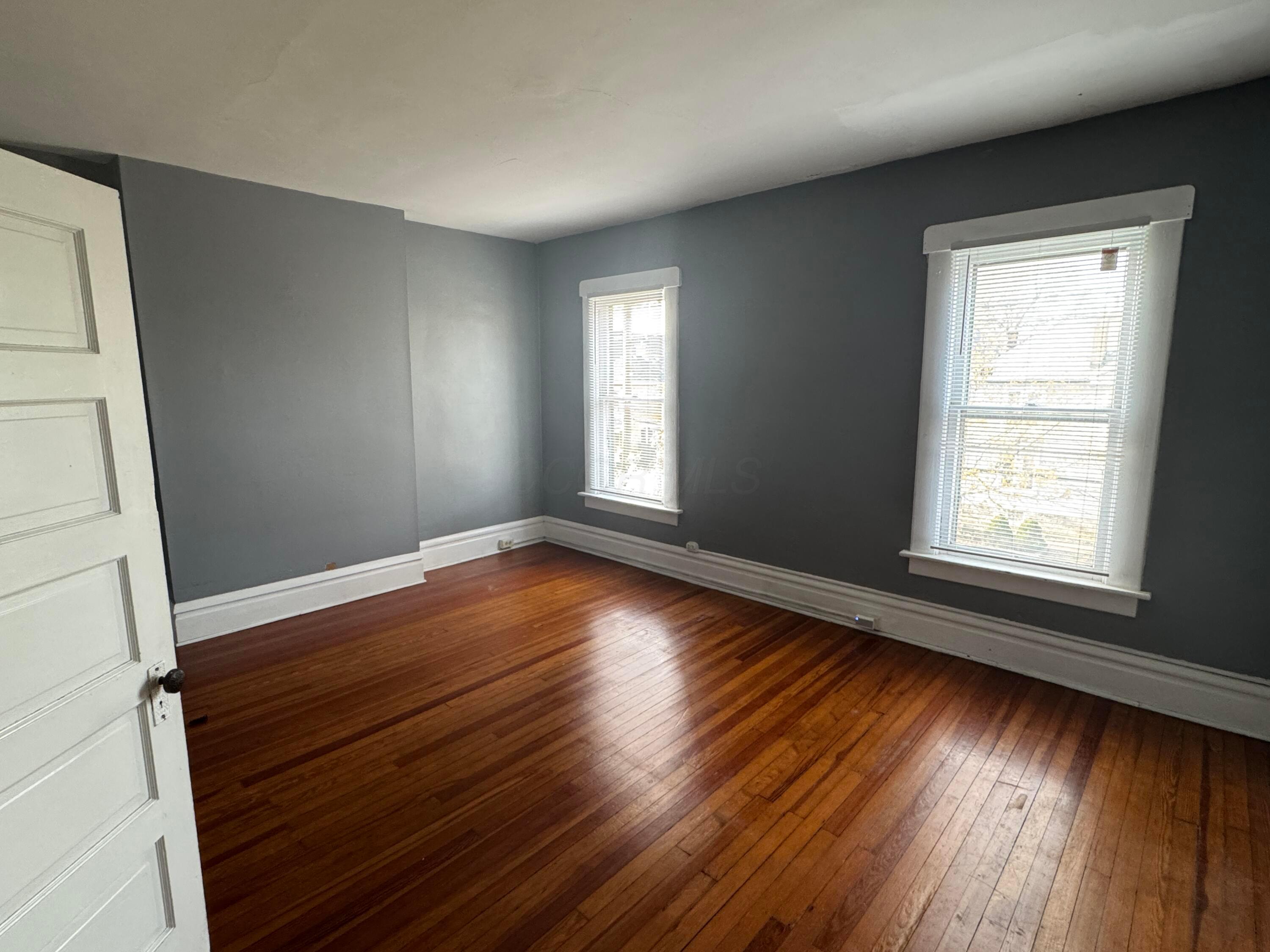 219-221 W 1st Avenue Property Photo 23