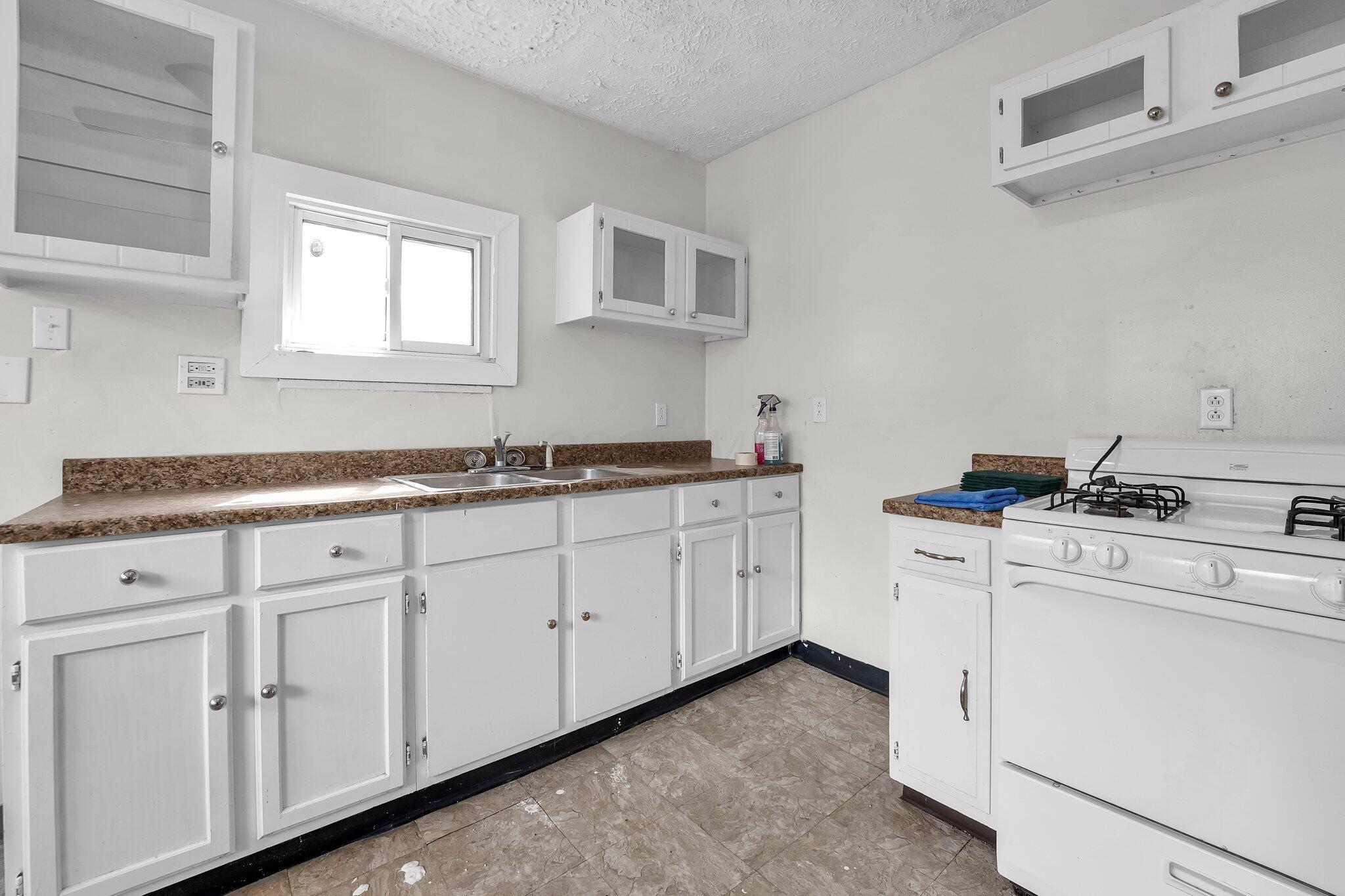 2331 Ridgeway Avenue, 2333 Property Photo 17