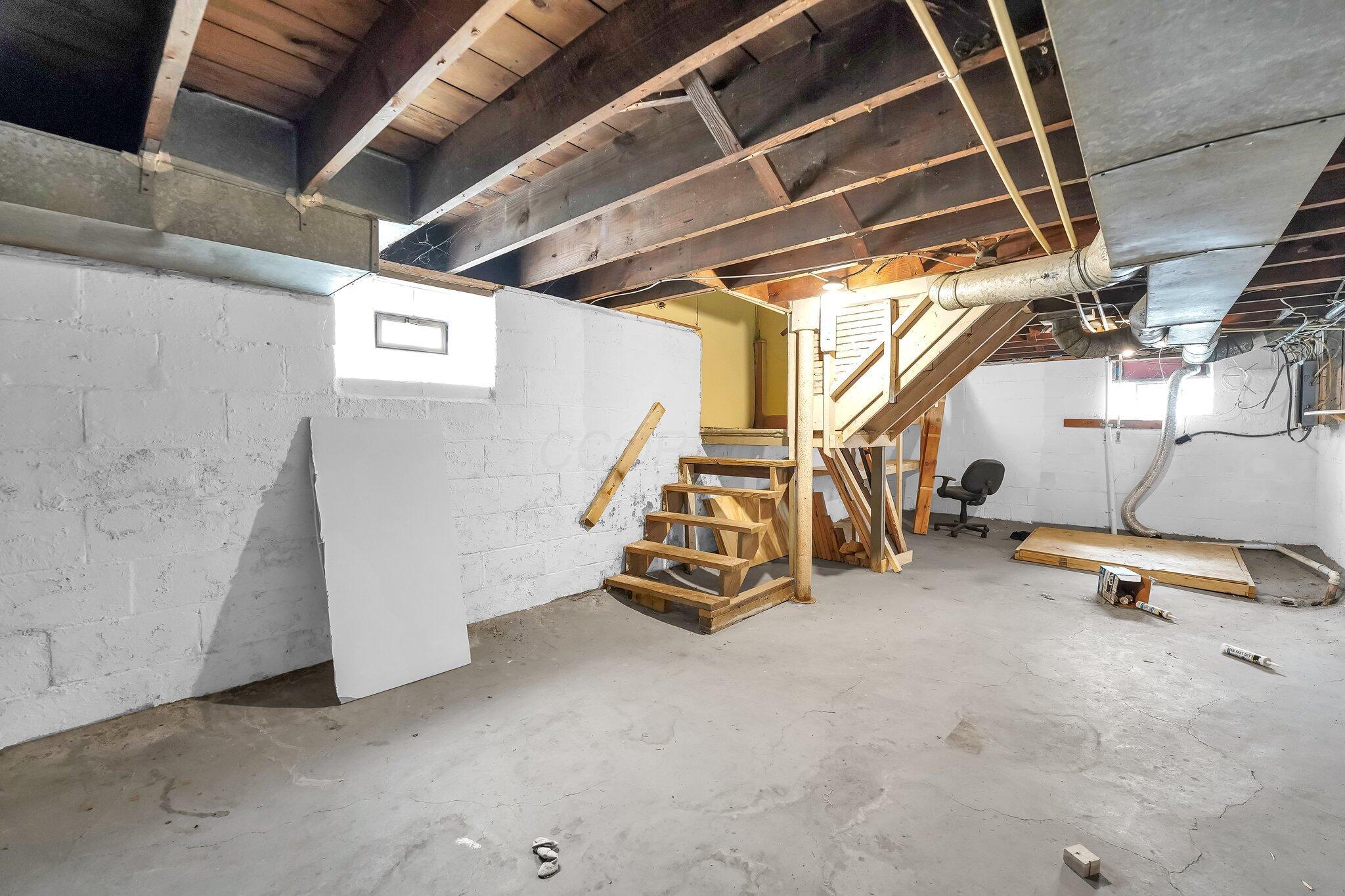 2331 Ridgeway Avenue, 2333 Property Photo 20