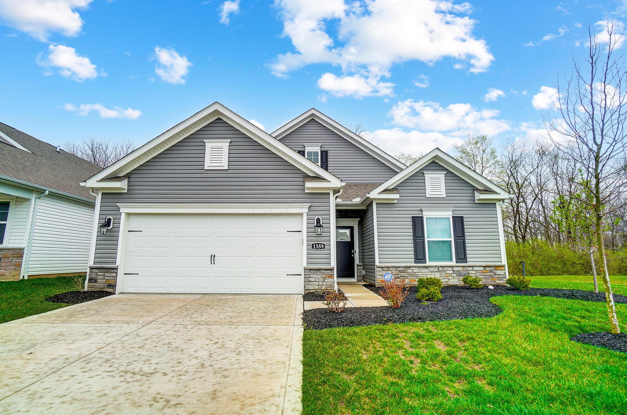 1359 Kinghorn Circle E Property Photo 1
