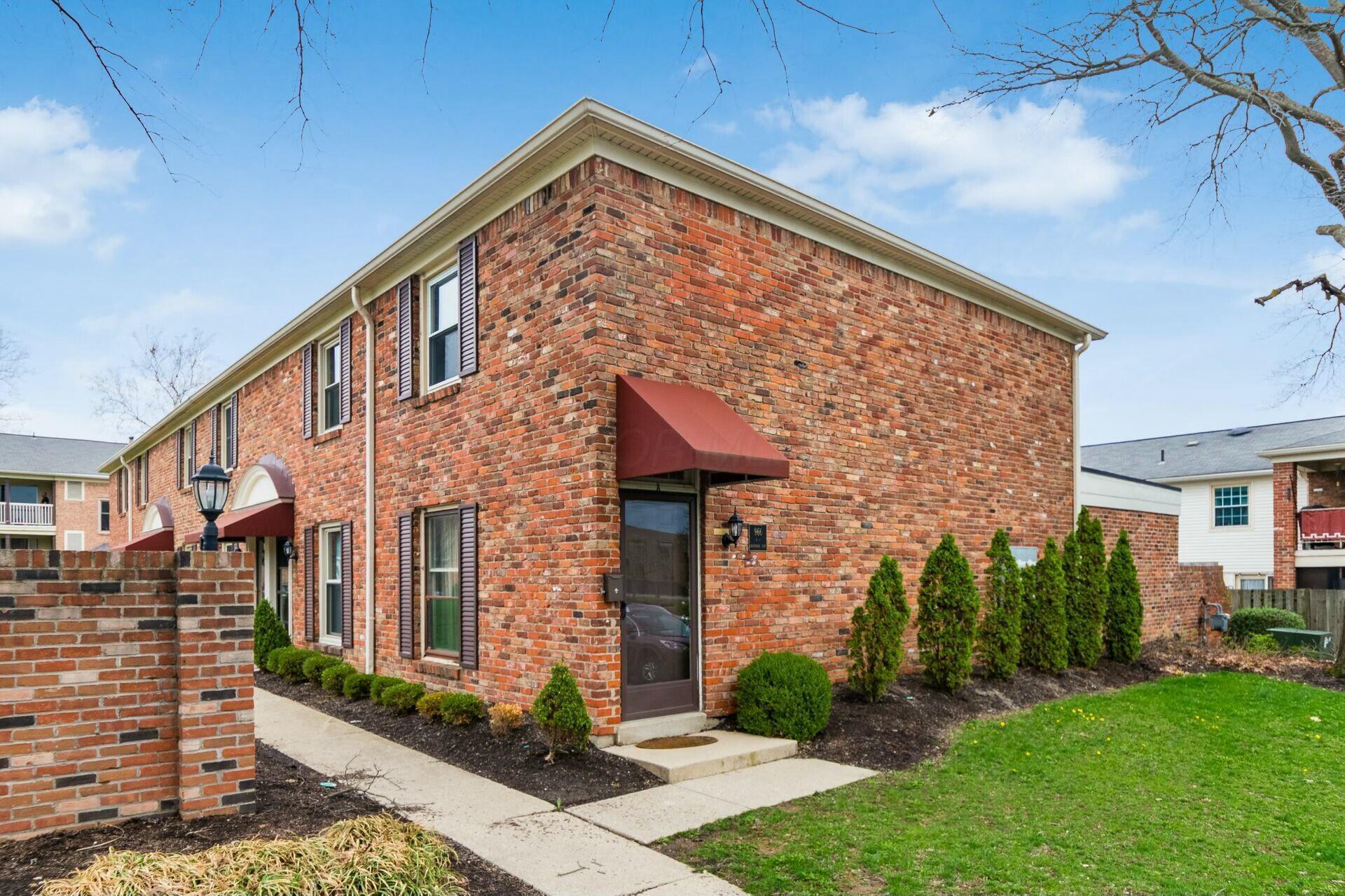966 Manor Lane, A Property Photo