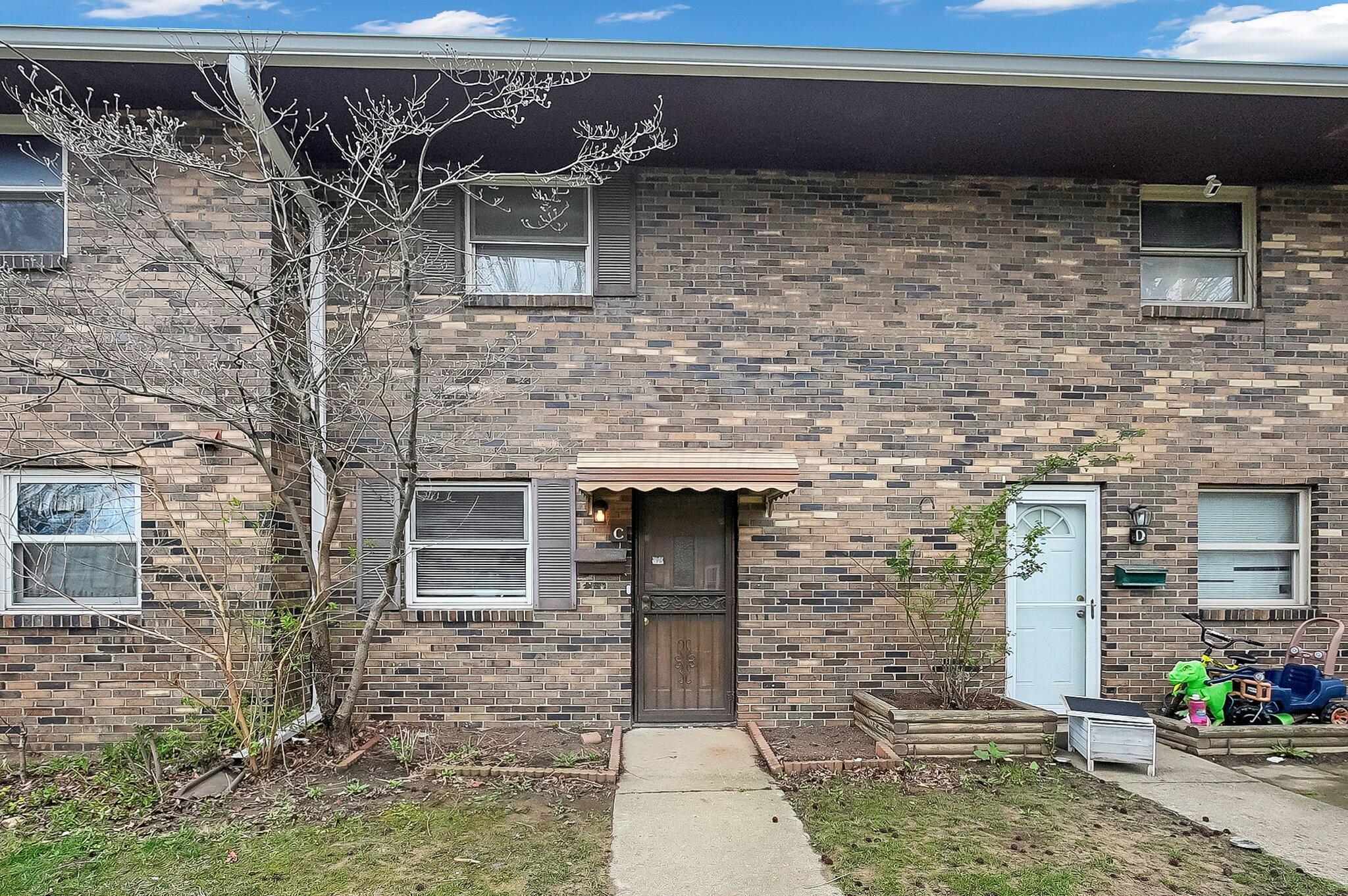 2370 S Woodbrook Circle, C Property Photo 1