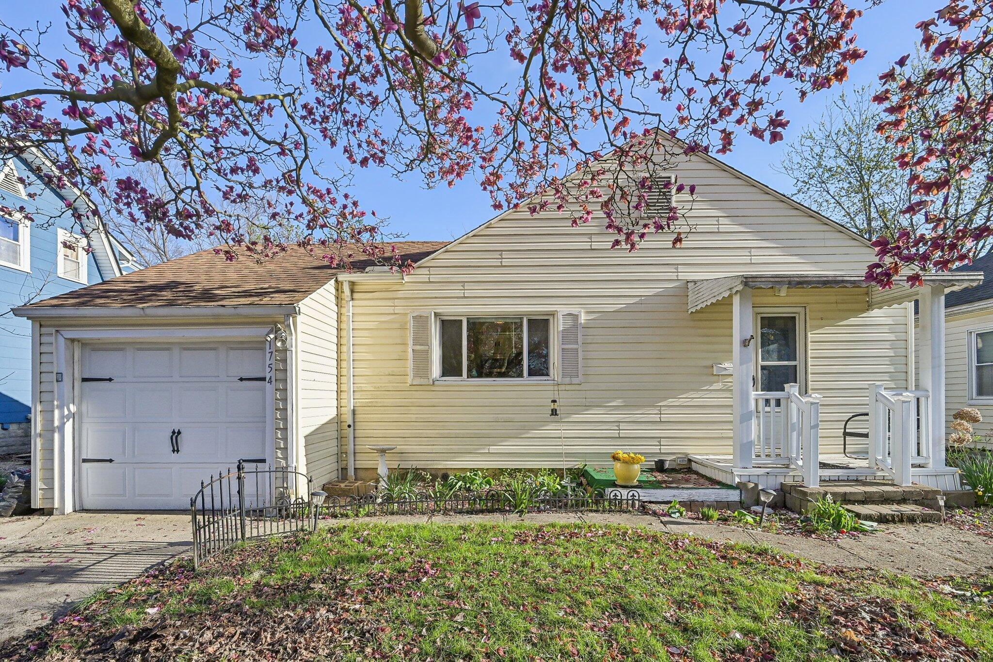 1754 E Kenworth Road Property Photo