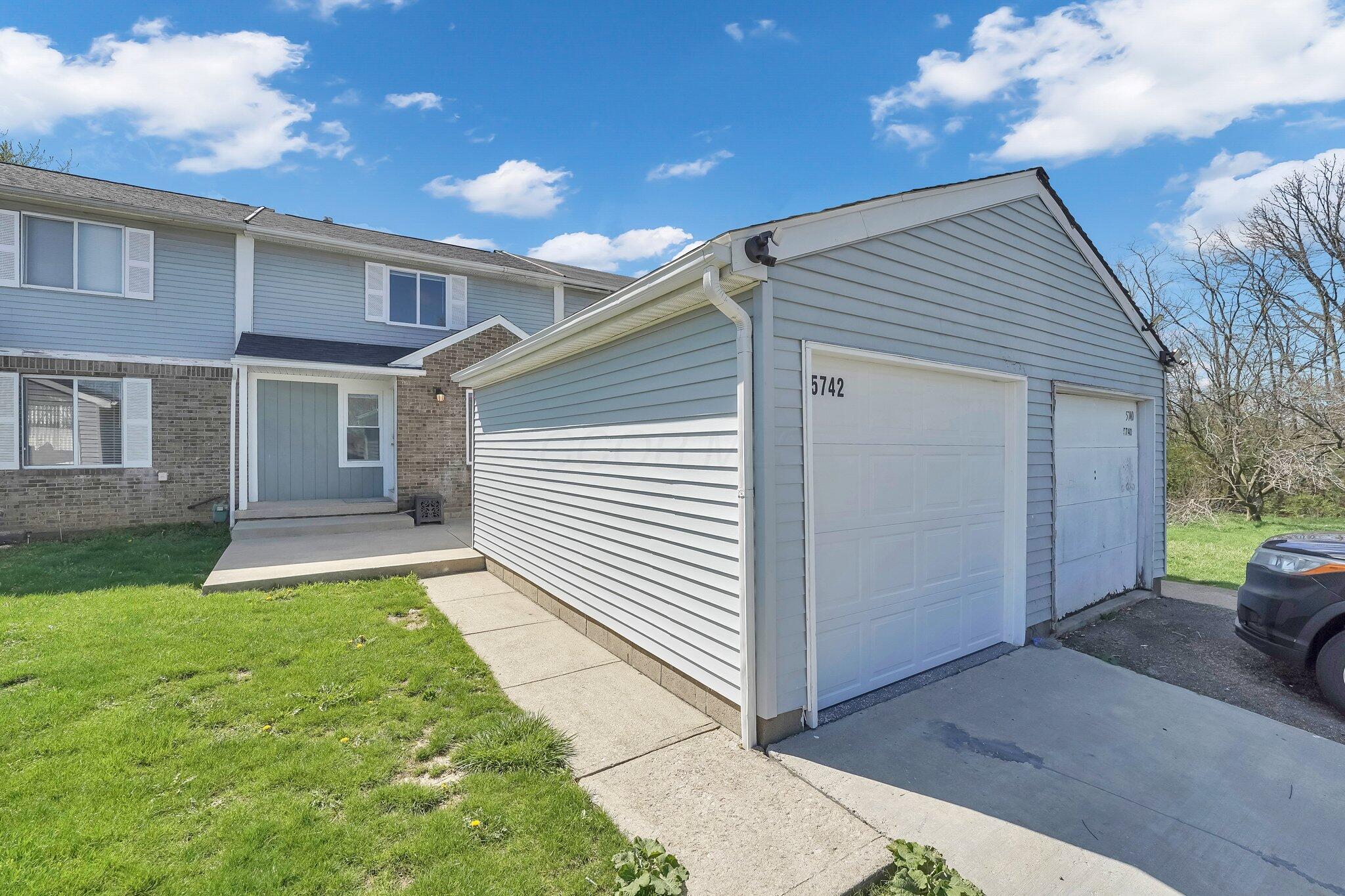 5742 Vestry Court Property Photo