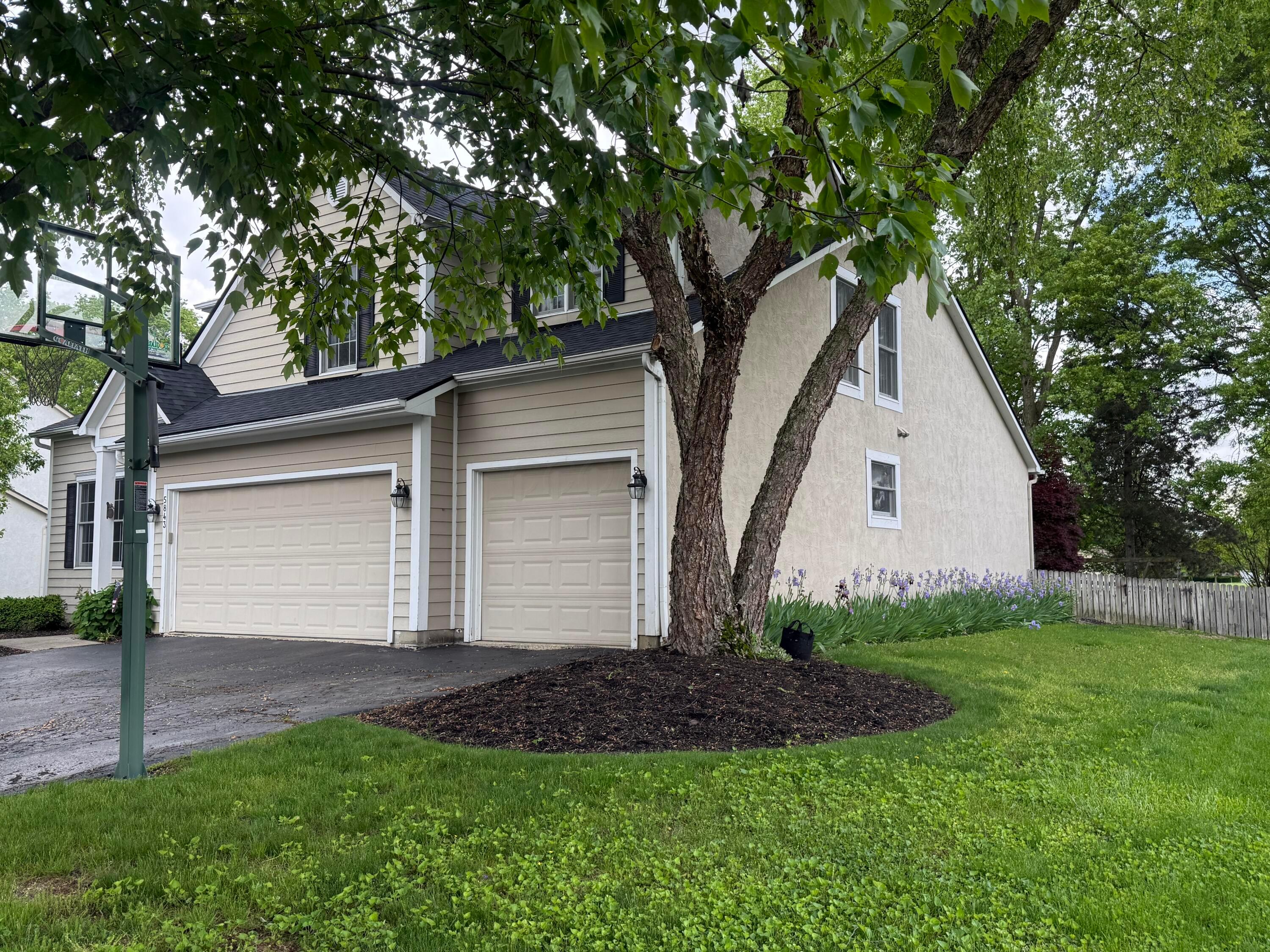 5843 Burnett Drive N Property Photo 2