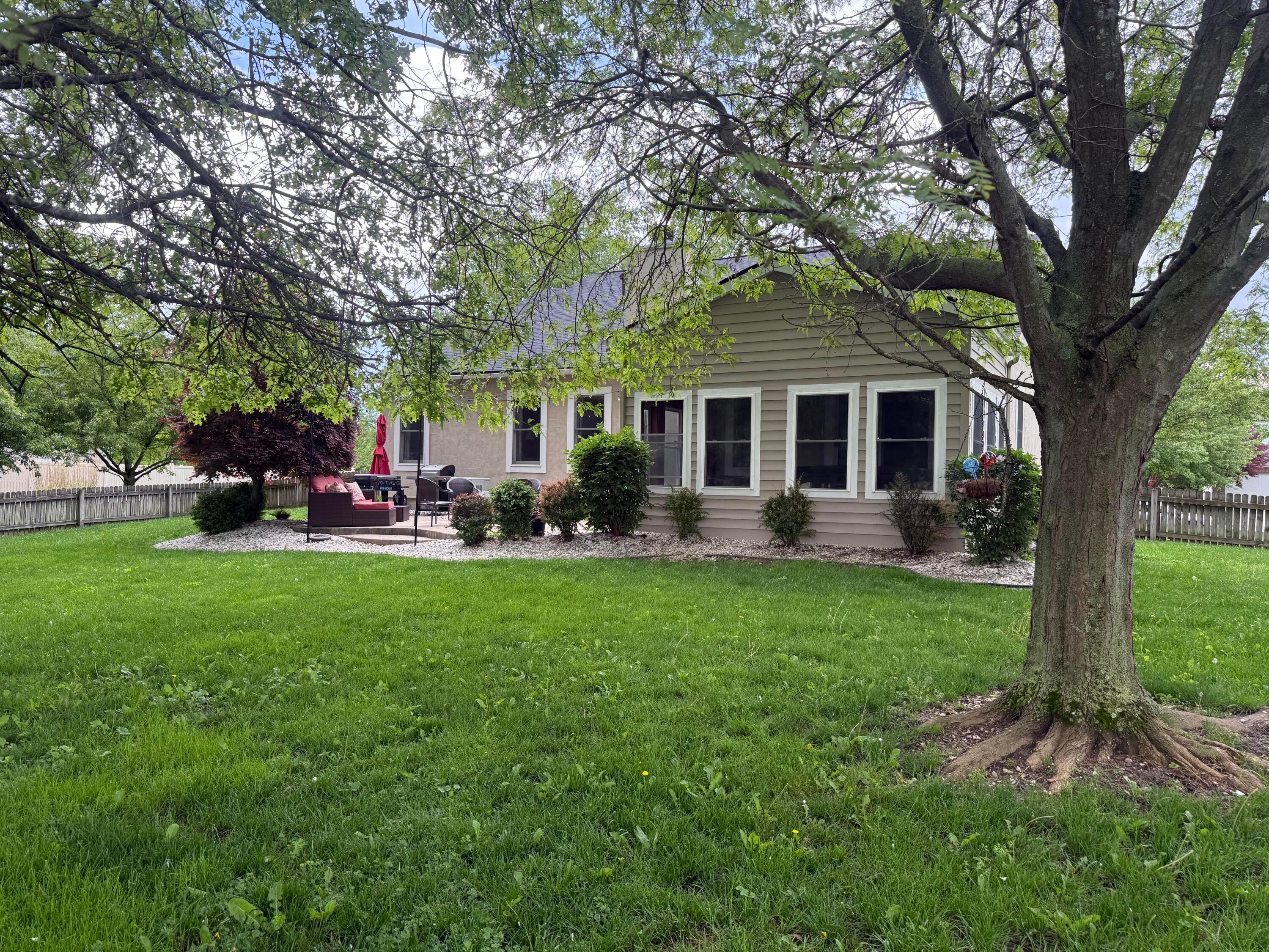 5843 Burnett Drive N Property Photo 3