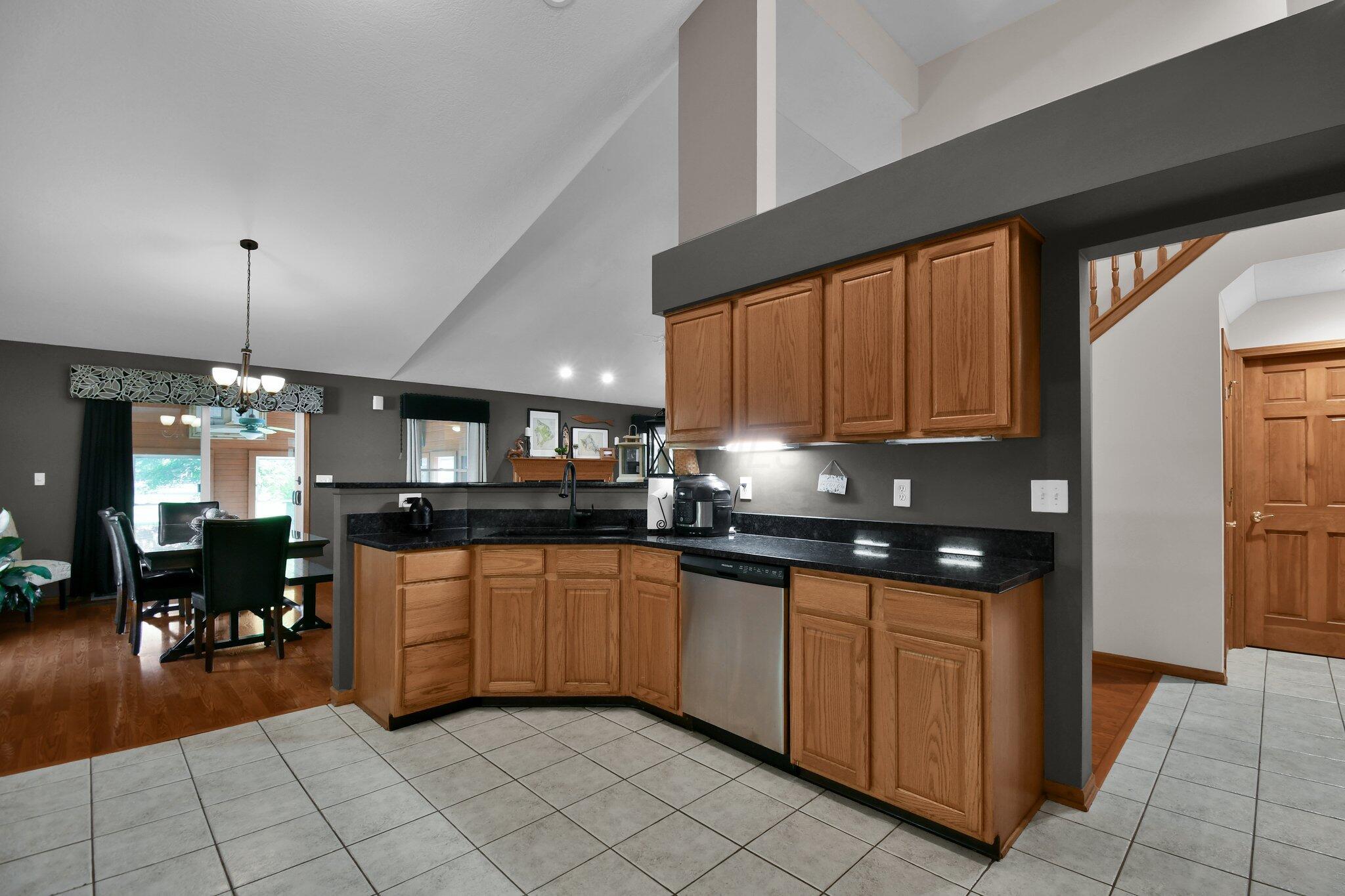 5843 Burnett Drive N Property Photo 9