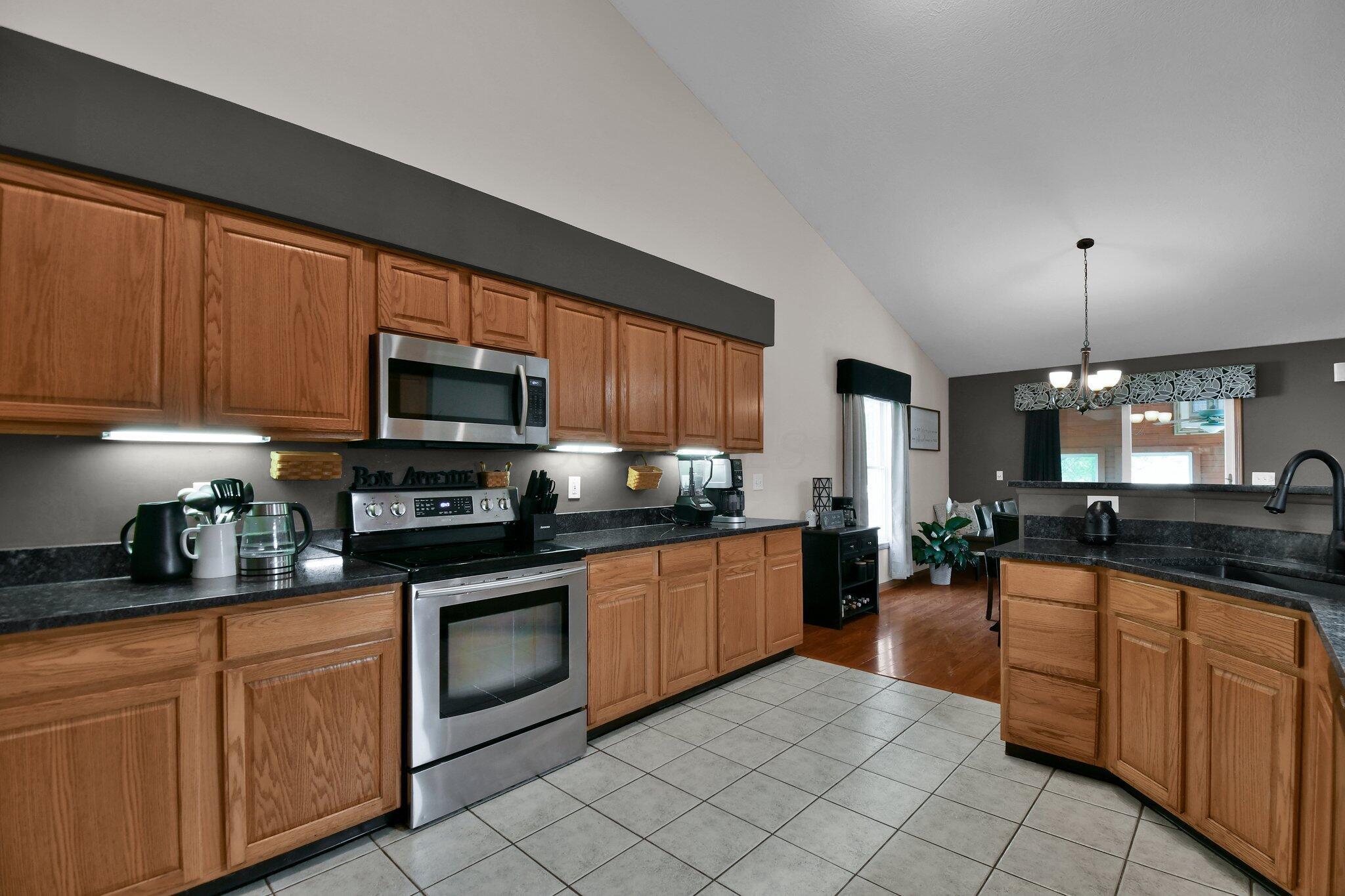 5843 Burnett Drive N Property Photo 10