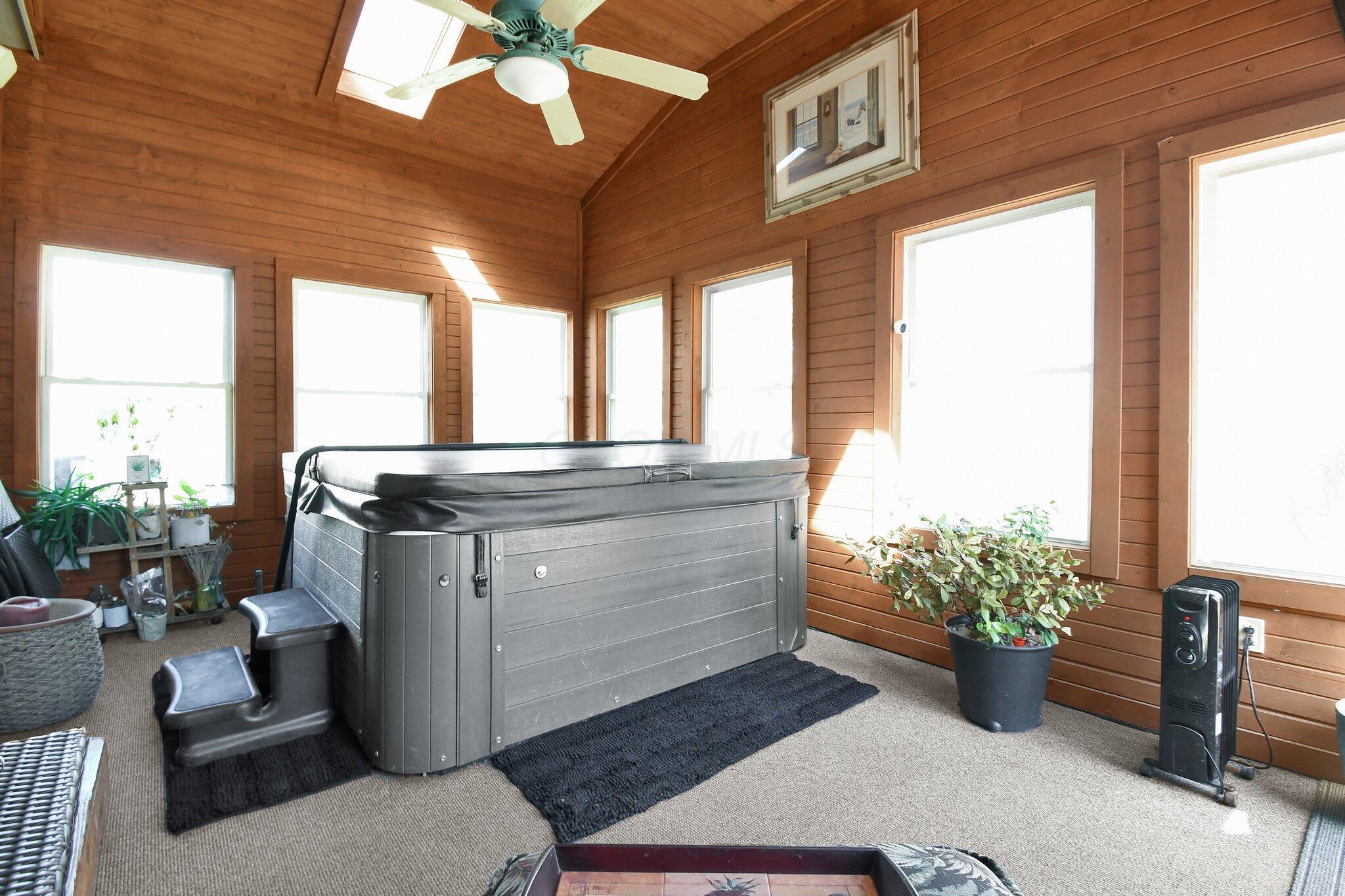 5843 Burnett Drive N Property Photo 14