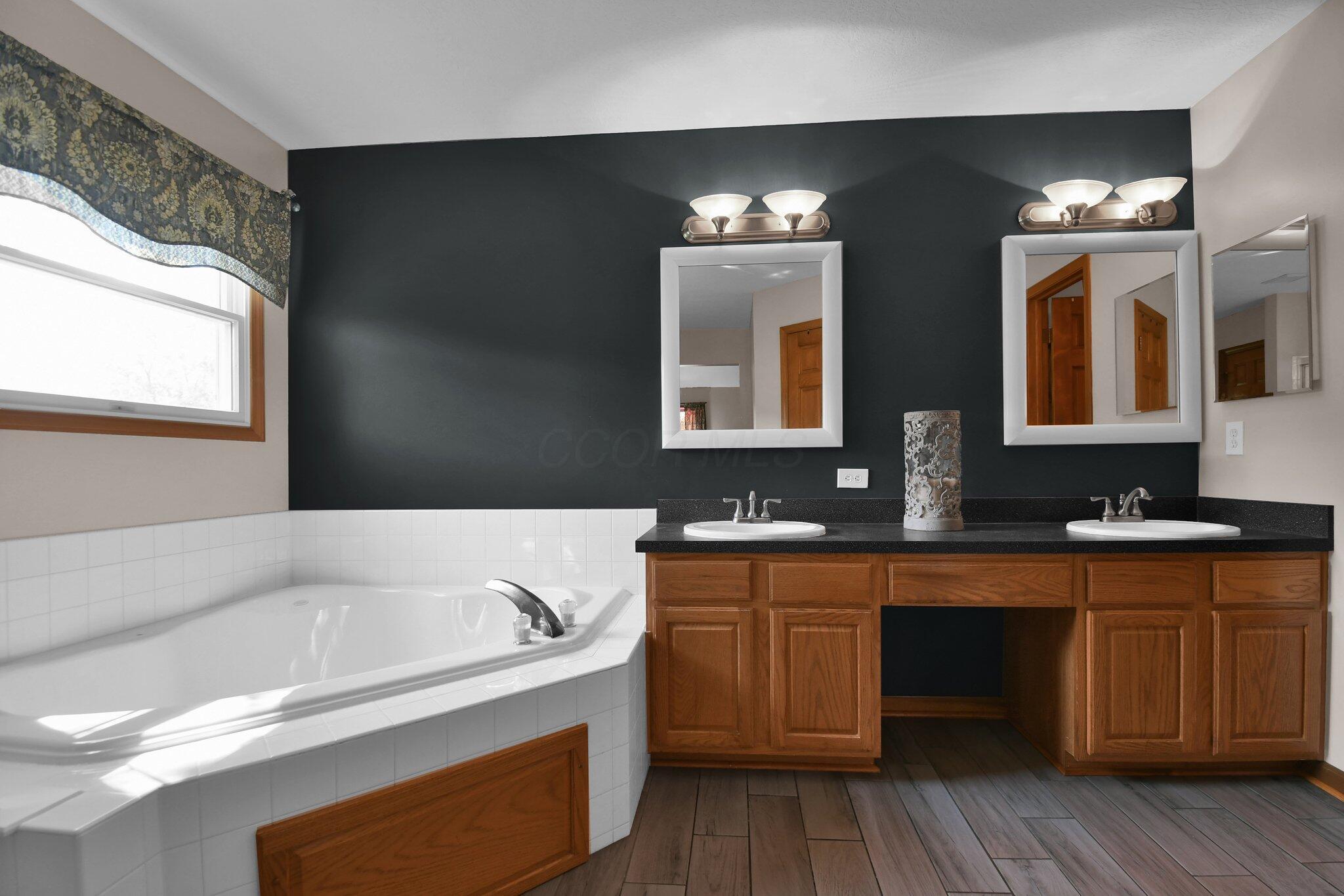 5843 Burnett Drive N Property Photo 23