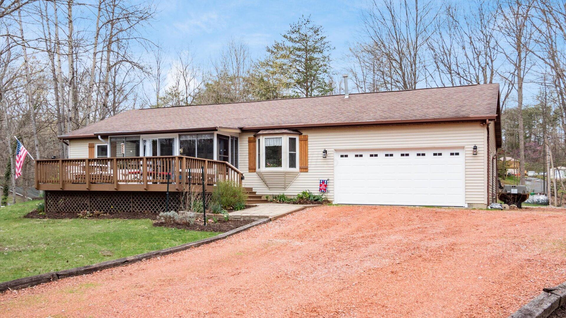 870 Iroquois Court, A Property Photo 2