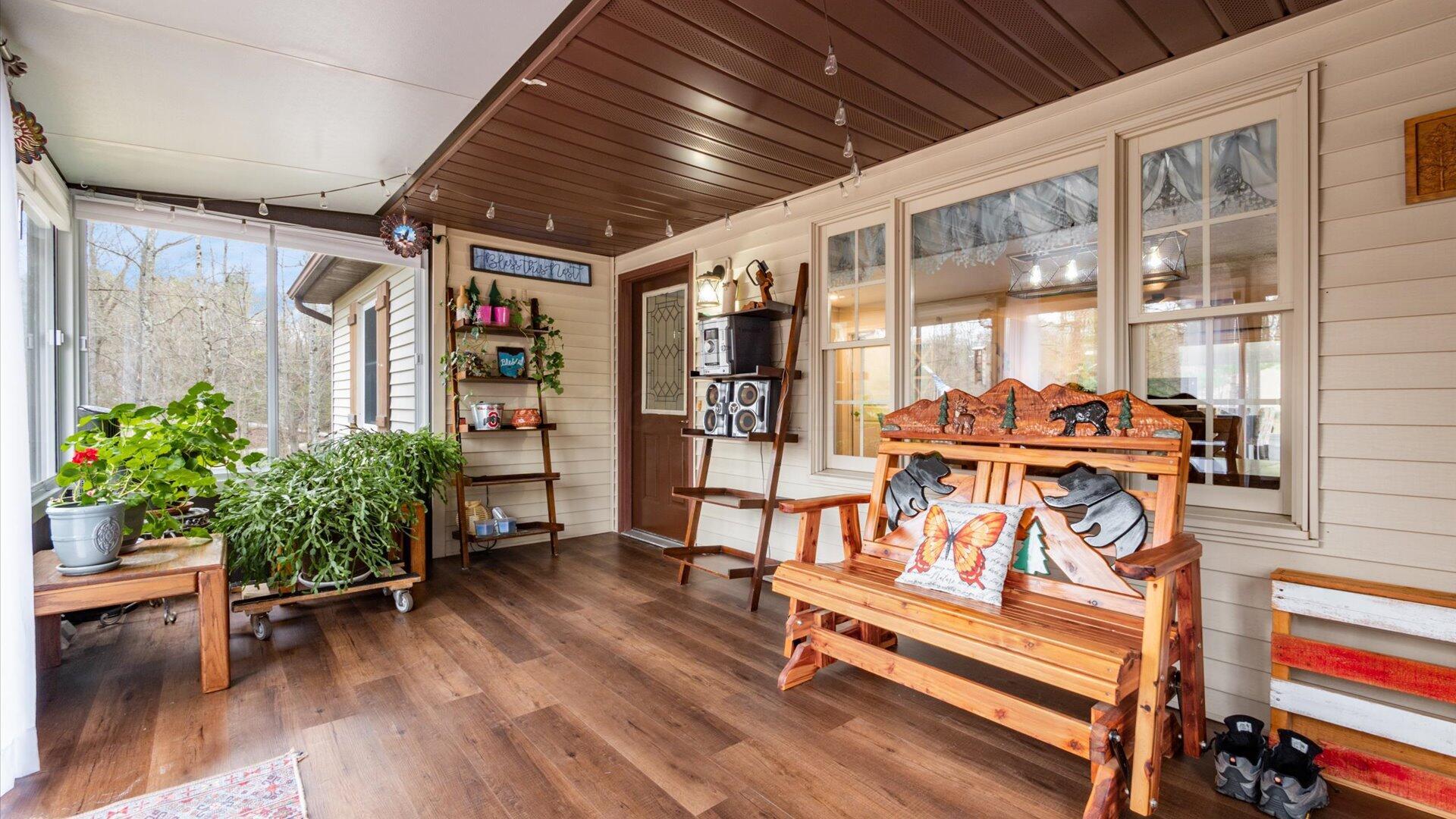 870 Iroquois Court, A Property Photo 8