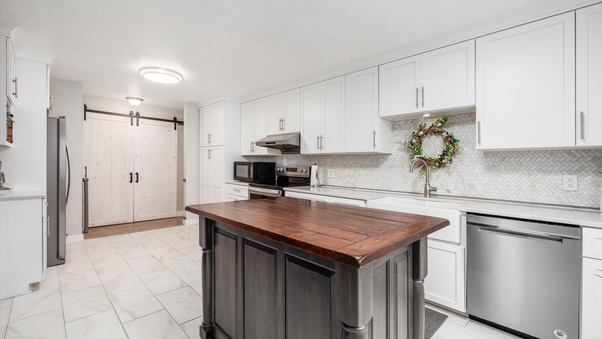 870 Iroquois Court, A Property Photo 16