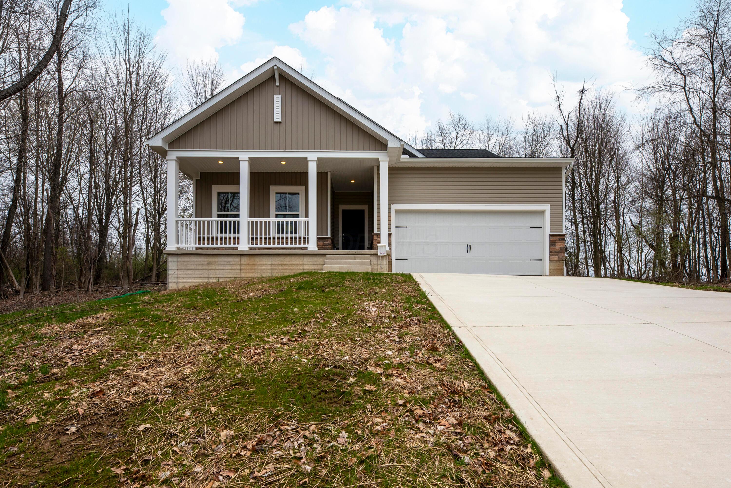 3462 Apple Valley Drive Property Photo 2