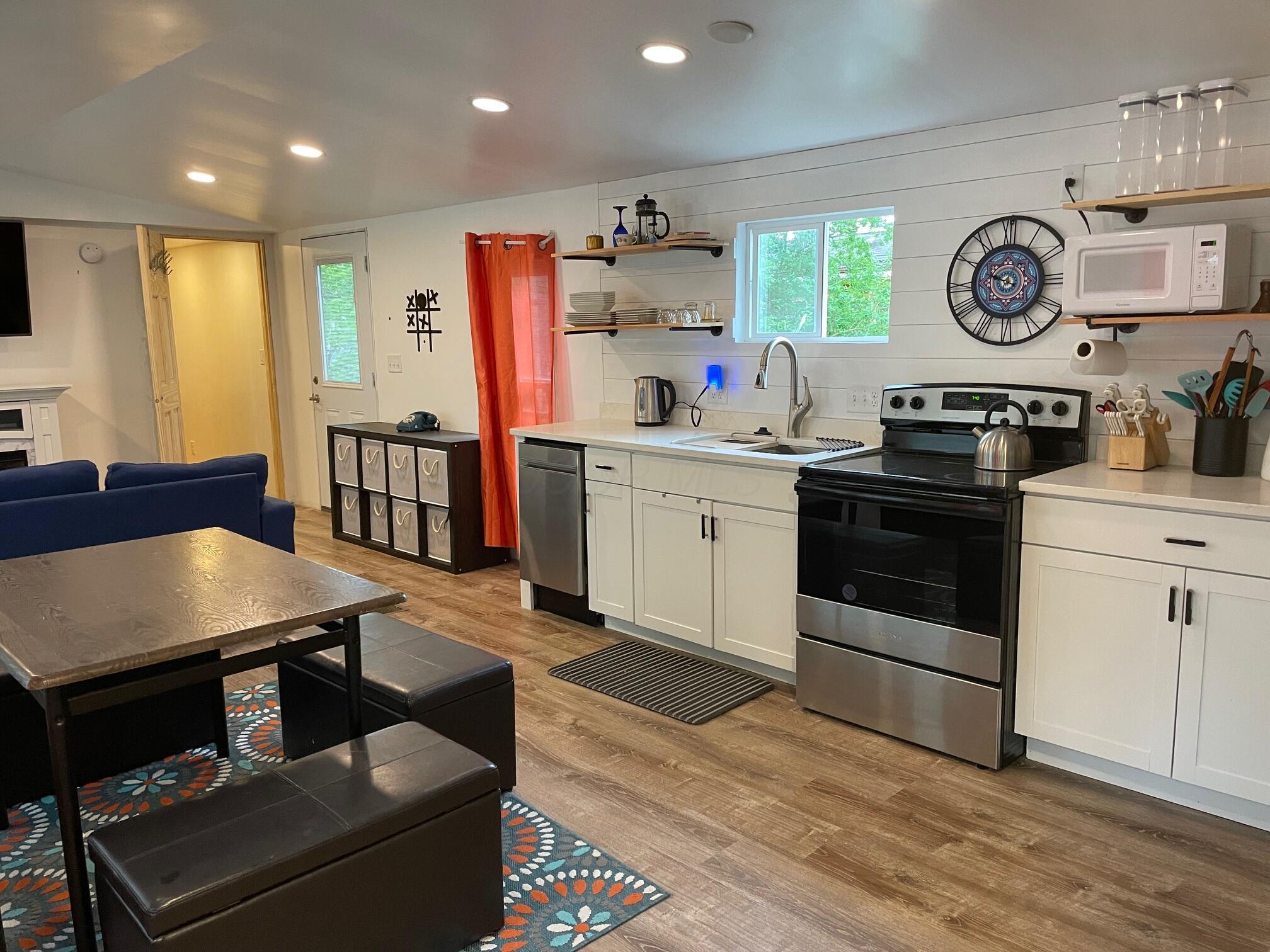 947 Charles Street Property Photo 1