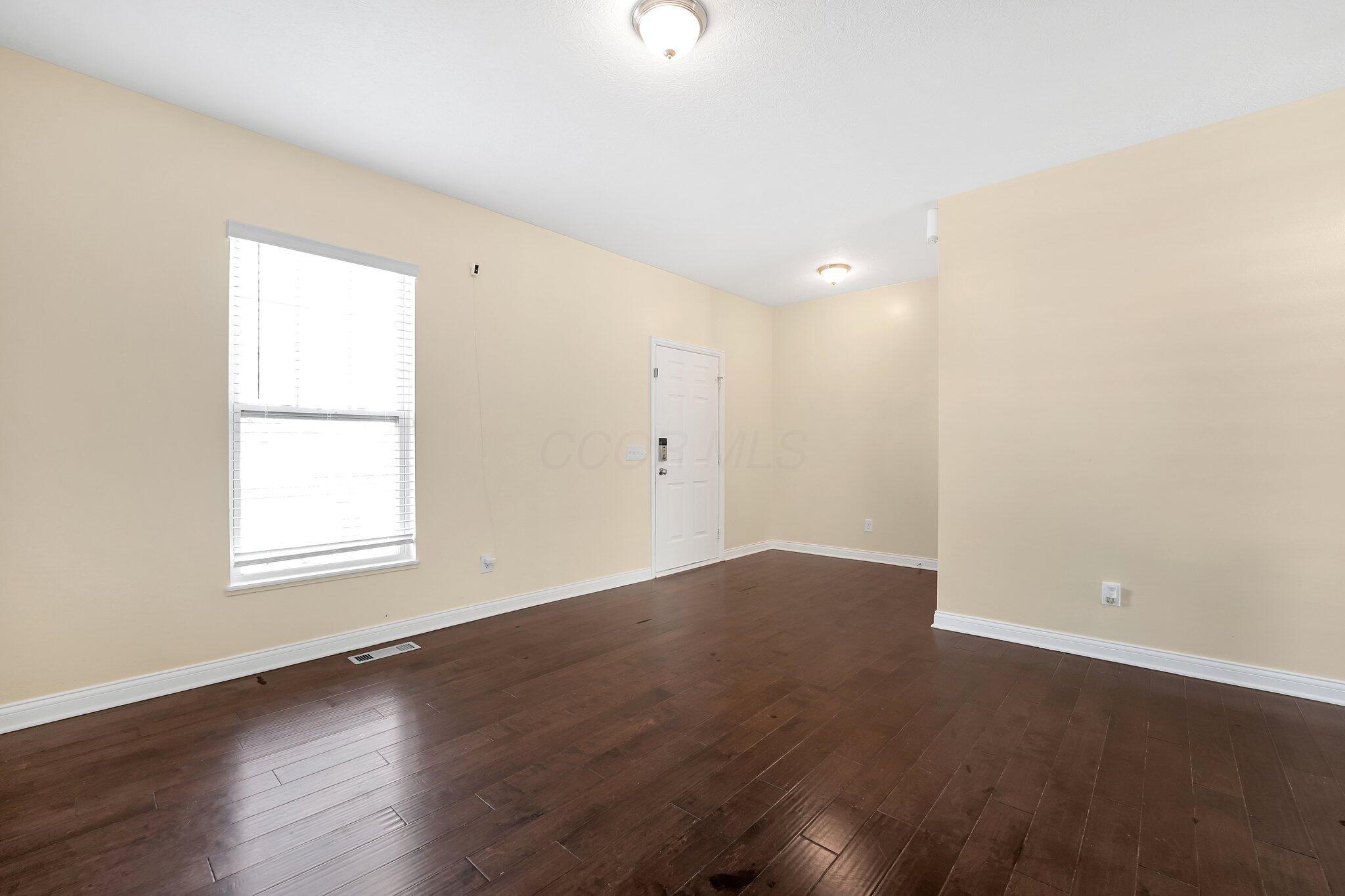 8643 Crooked Maple Drive Property Photo 7