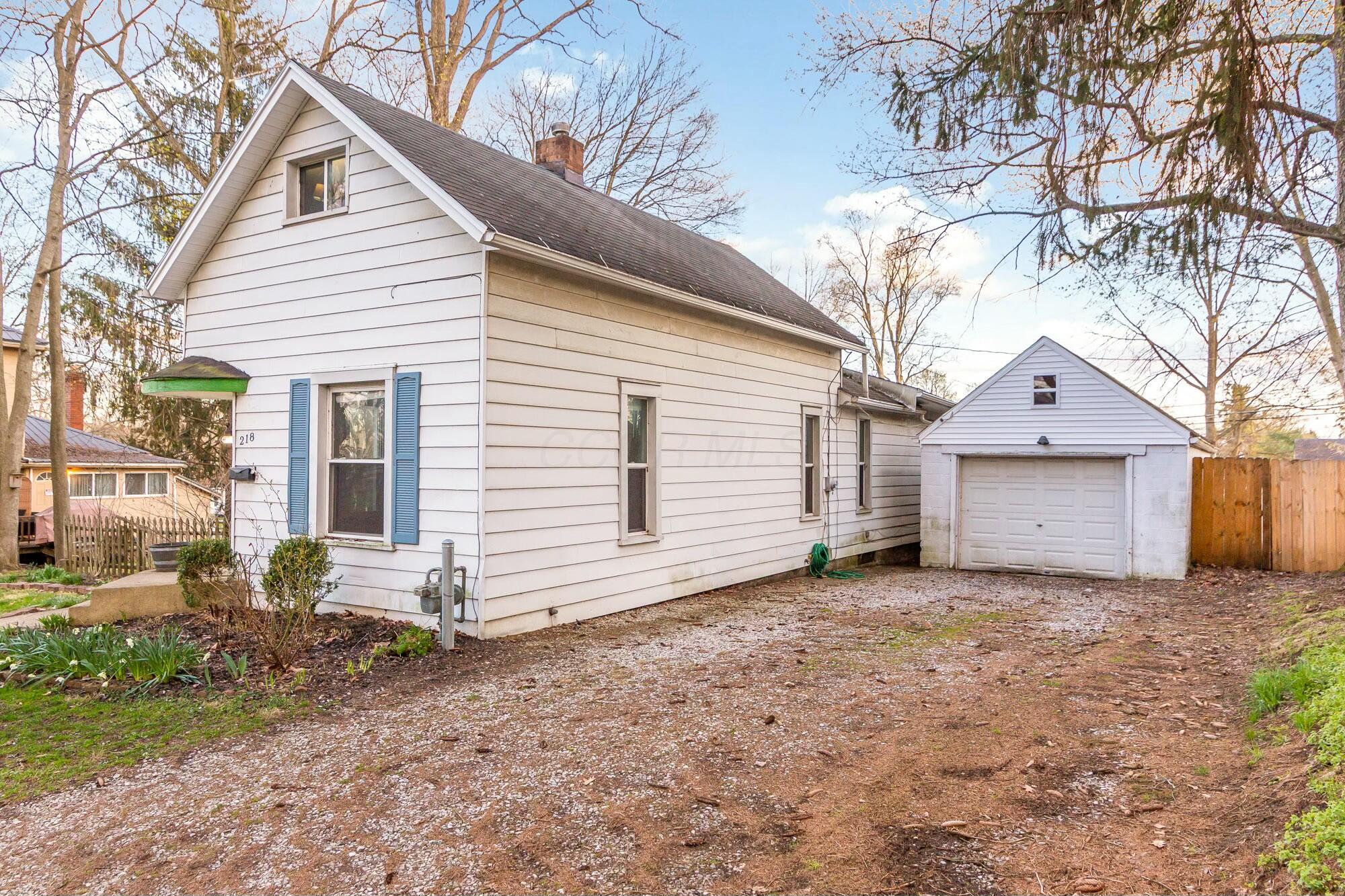 218 E Pleasant Street Property Photo 4