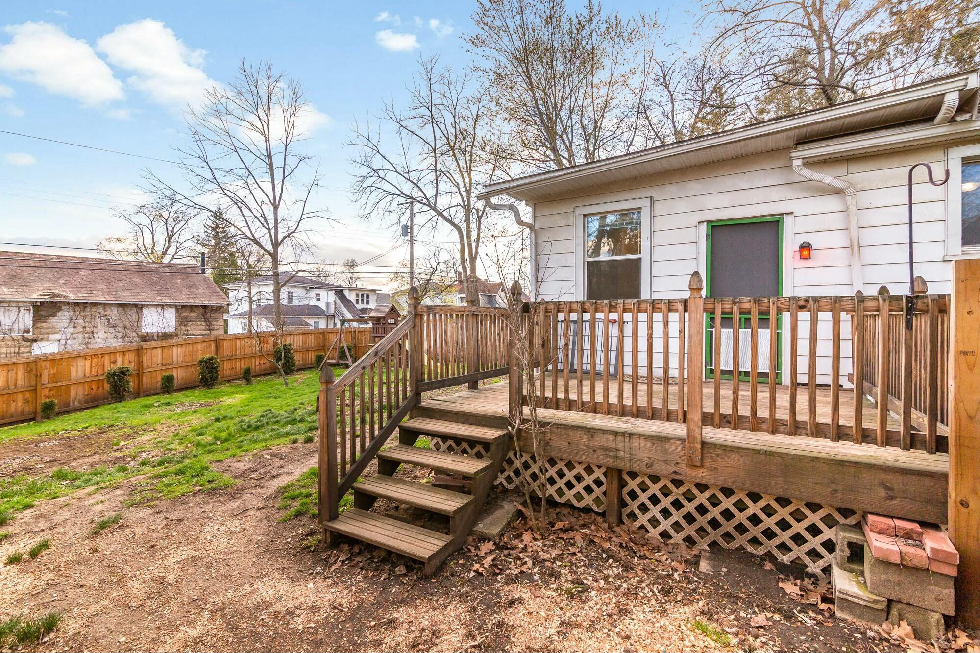 218 E Pleasant Street Property Photo 6