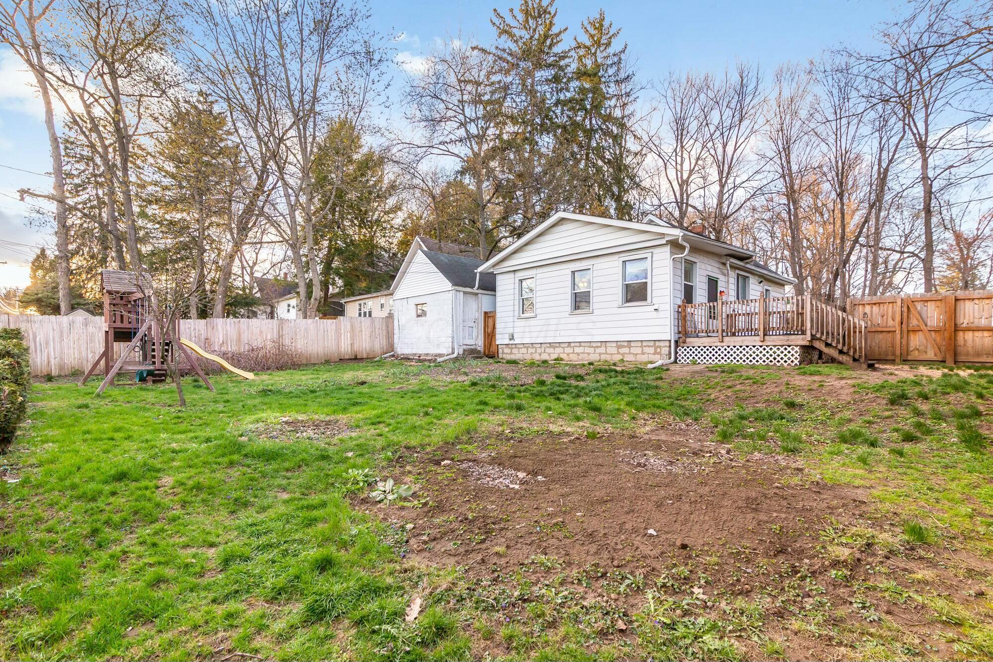 218 E Pleasant Street Property Photo 8