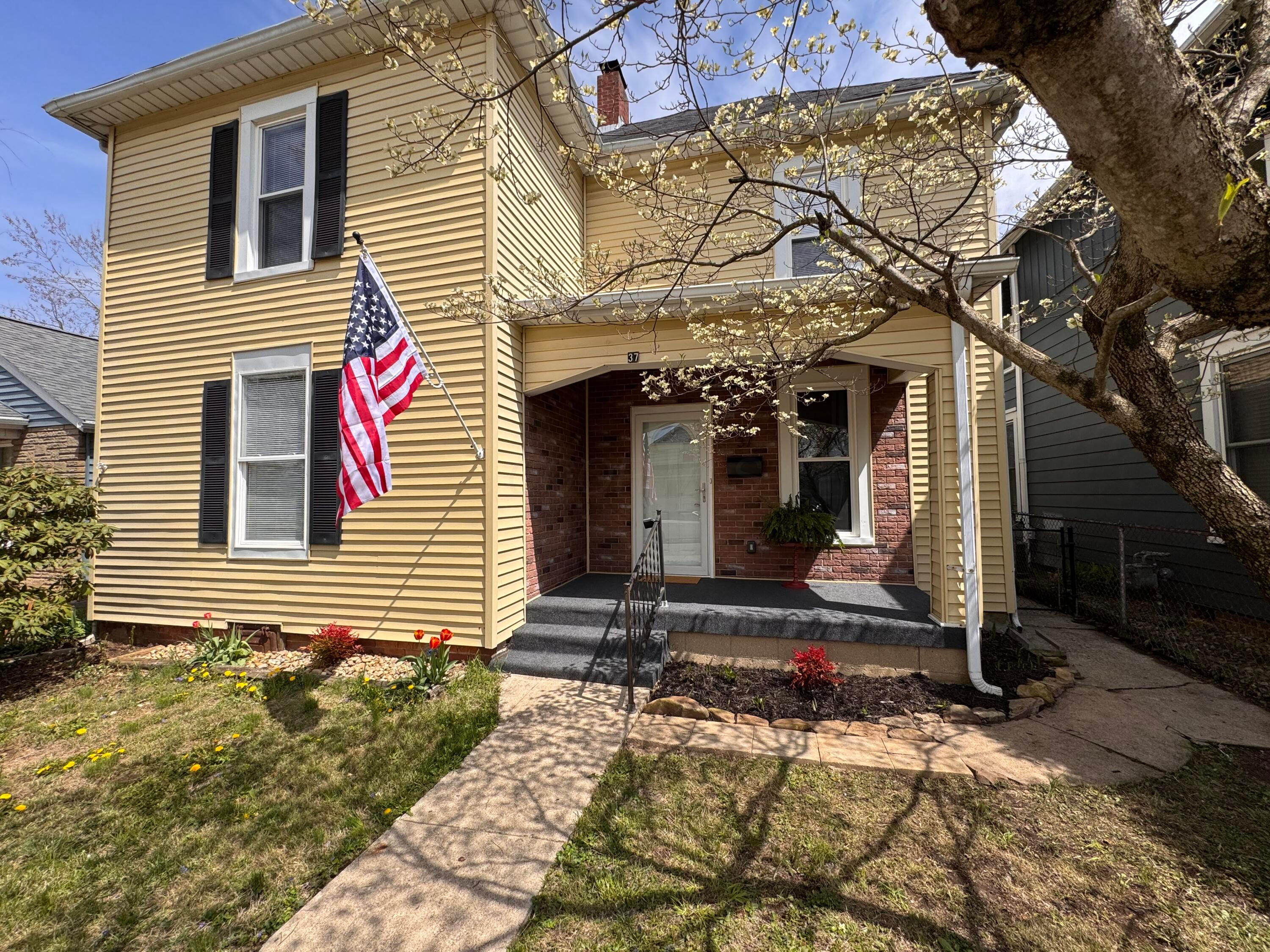 37 N Poplar Street Property Photo