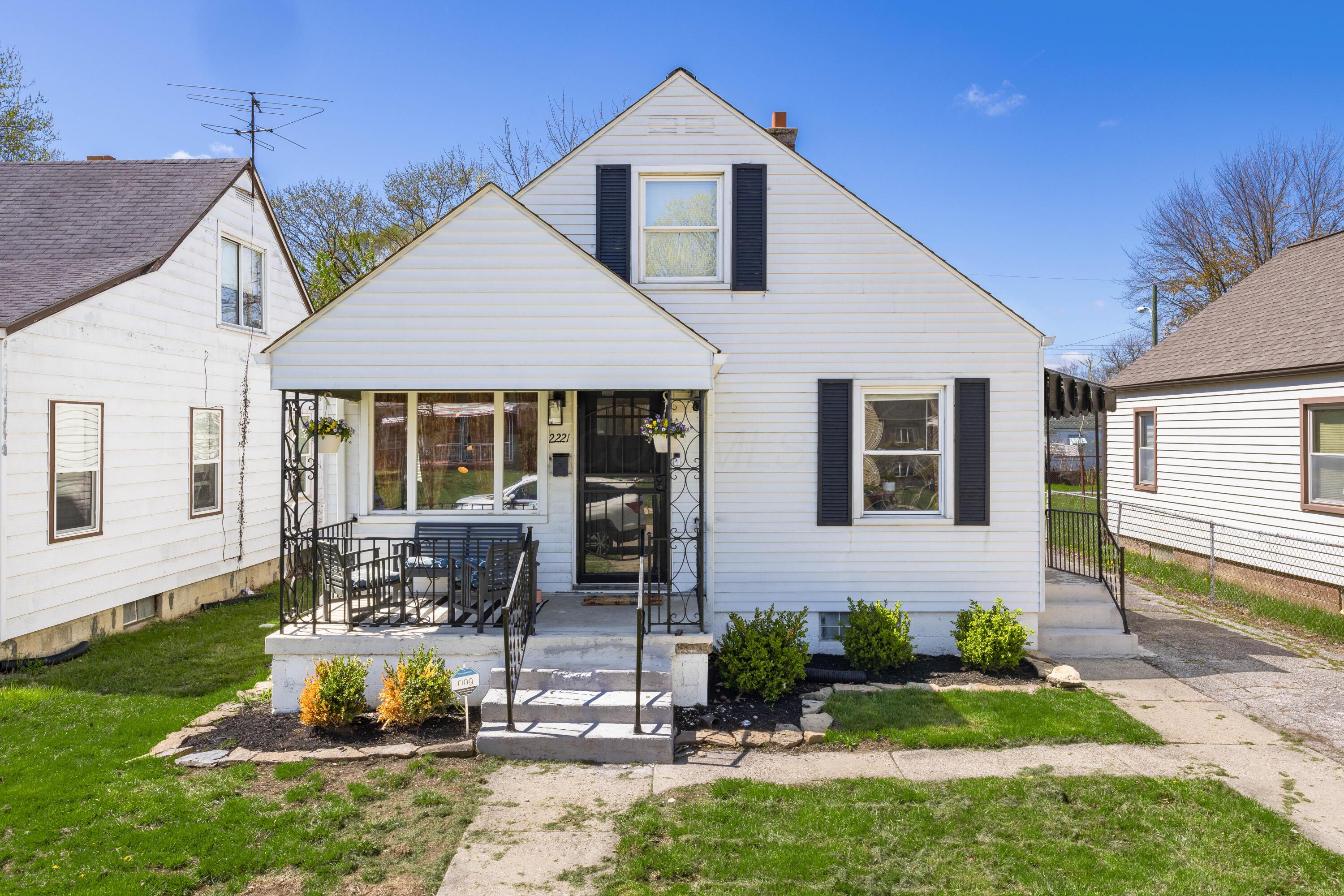 2221 Ontario Street Property Photo