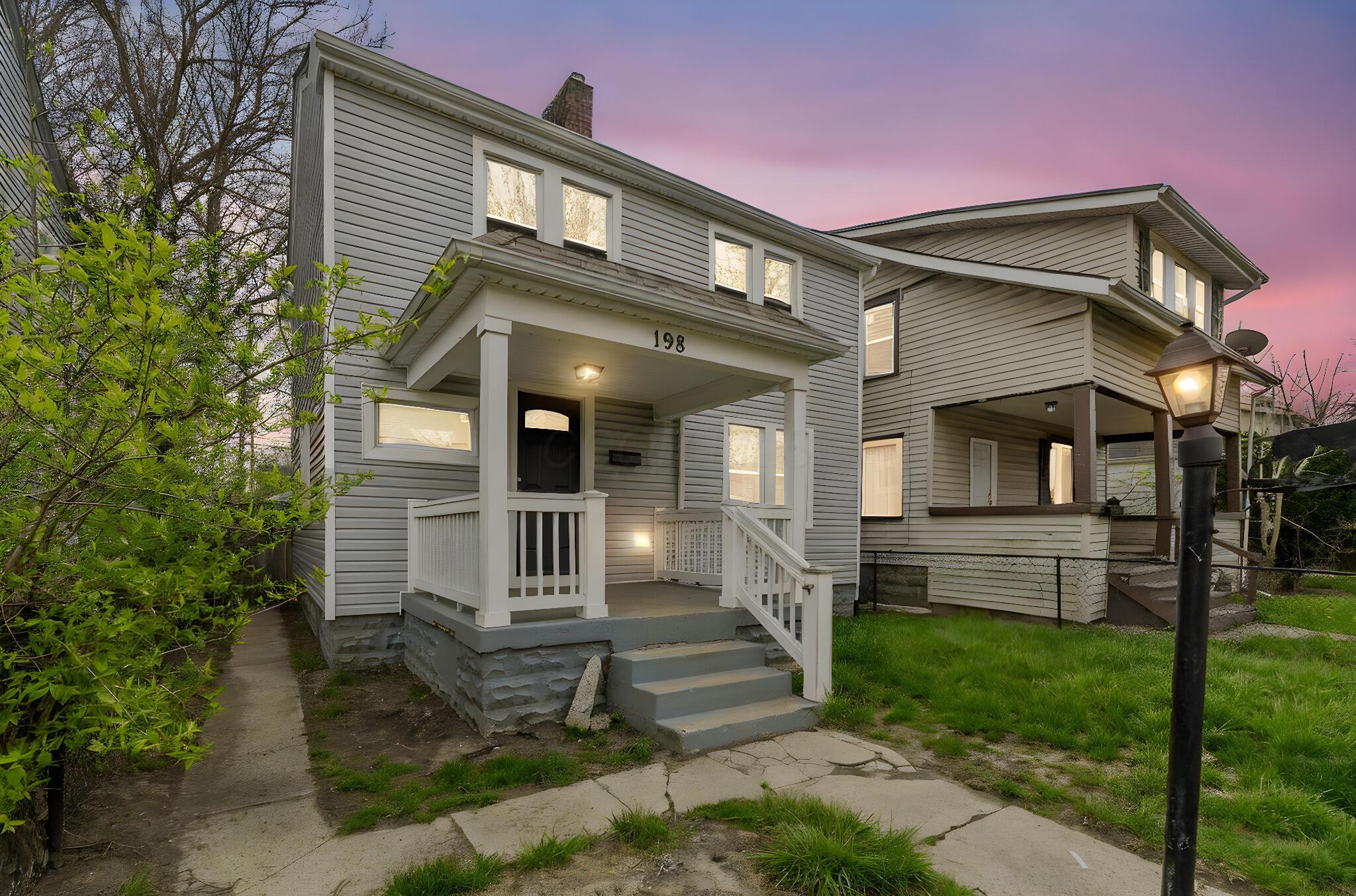 198 N Oakley Avenue Property Photo